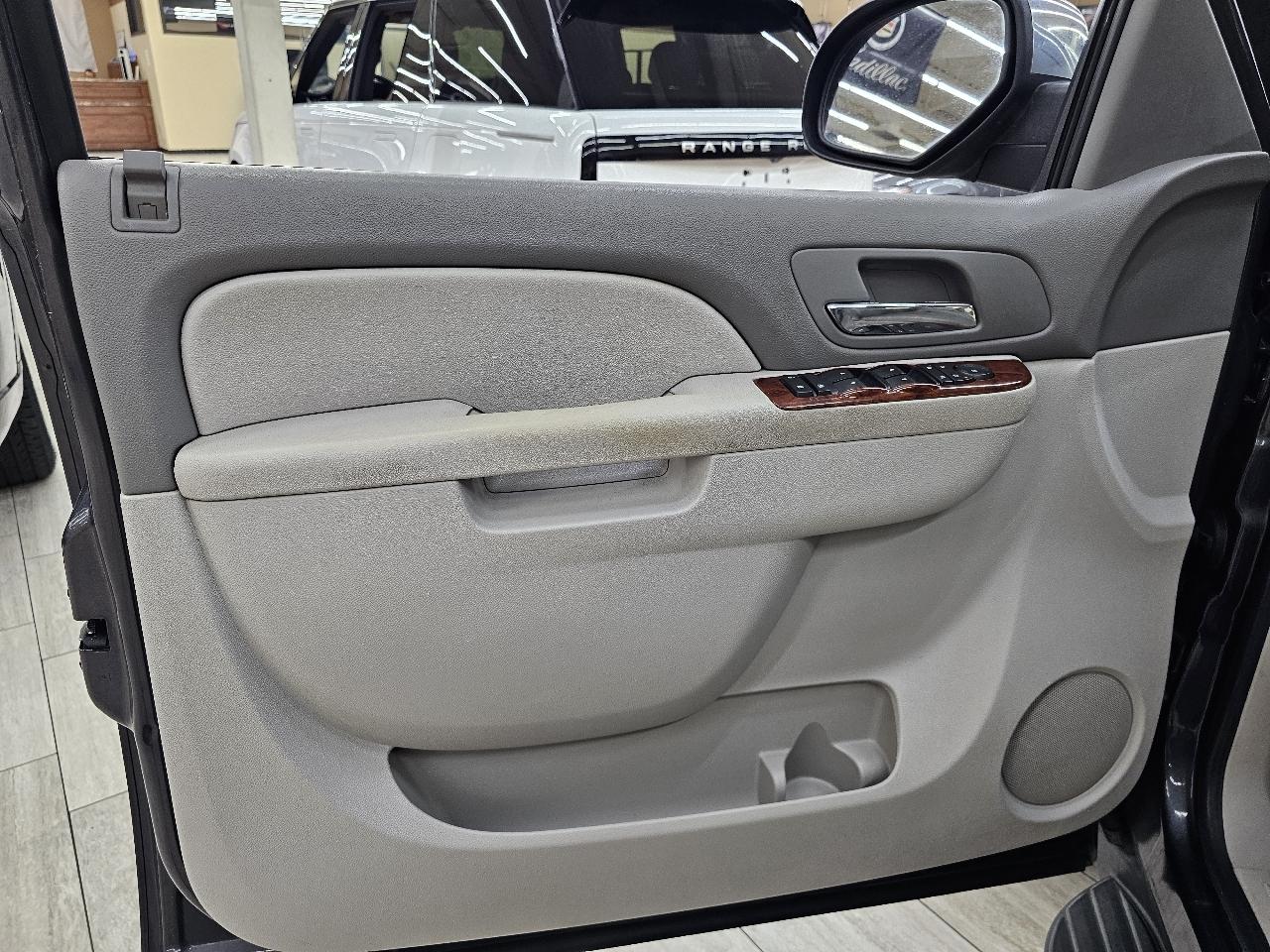 Chevrolet Avalanche LT 2WD 2011
