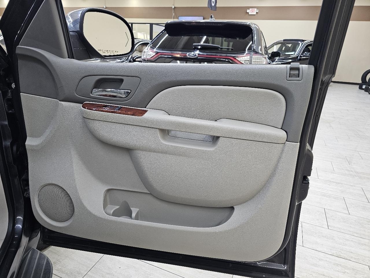 Chevrolet Avalanche LT 2WD 2011