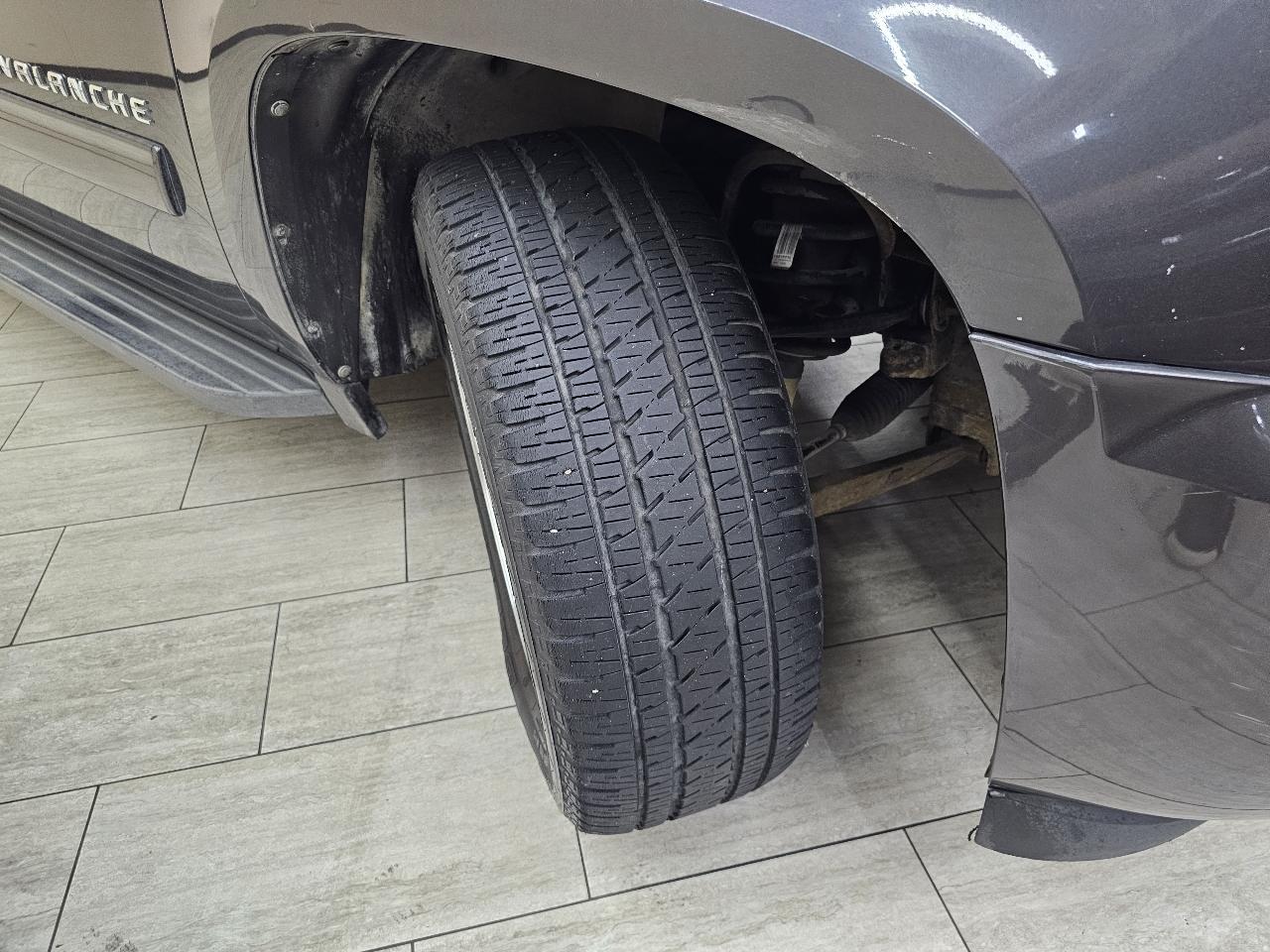Chevrolet Avalanche LT 2WD 2011
