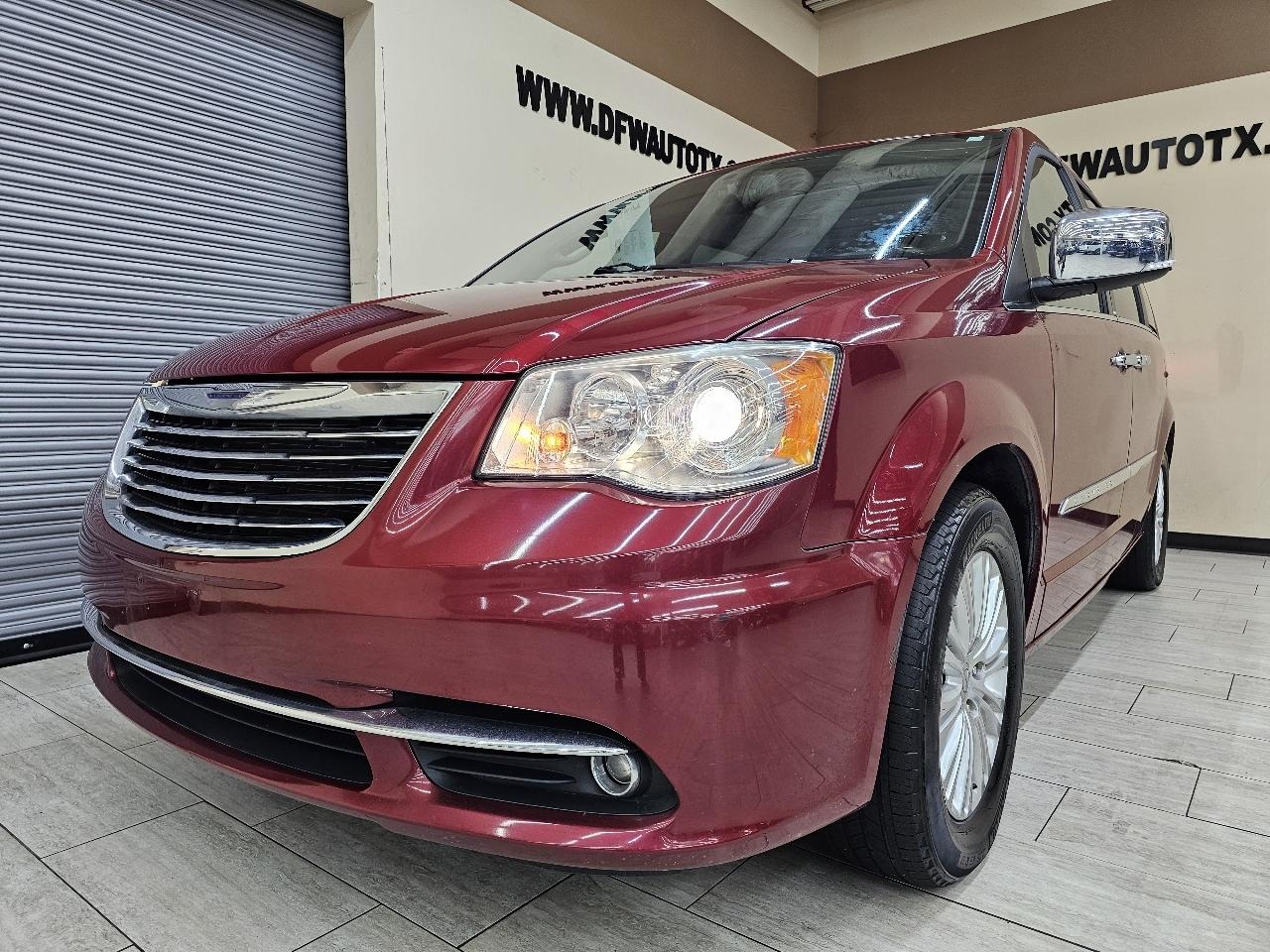 Chrysler Town & Country Limited 2013