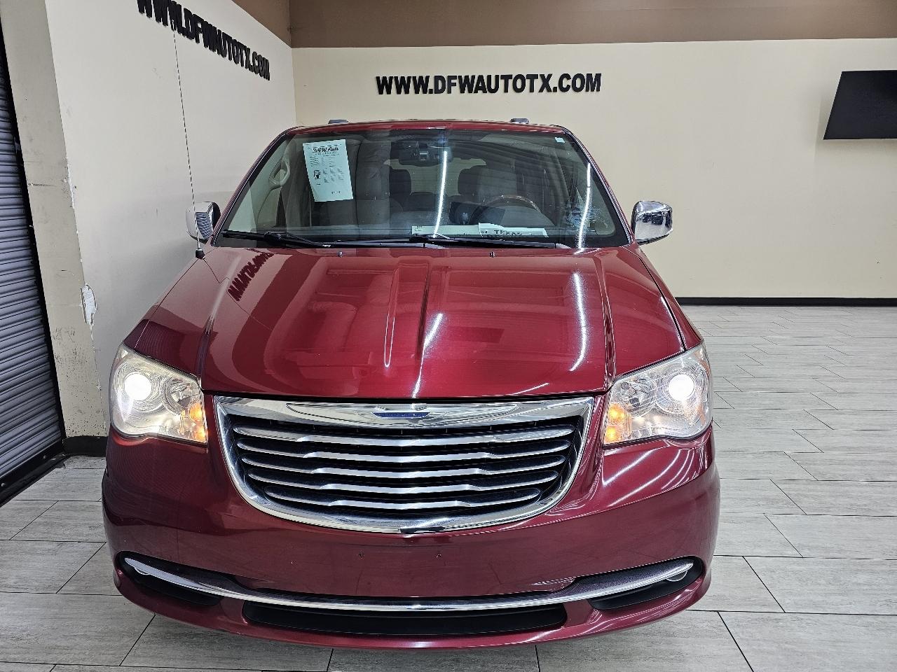 Chrysler Town & Country Limited 2013