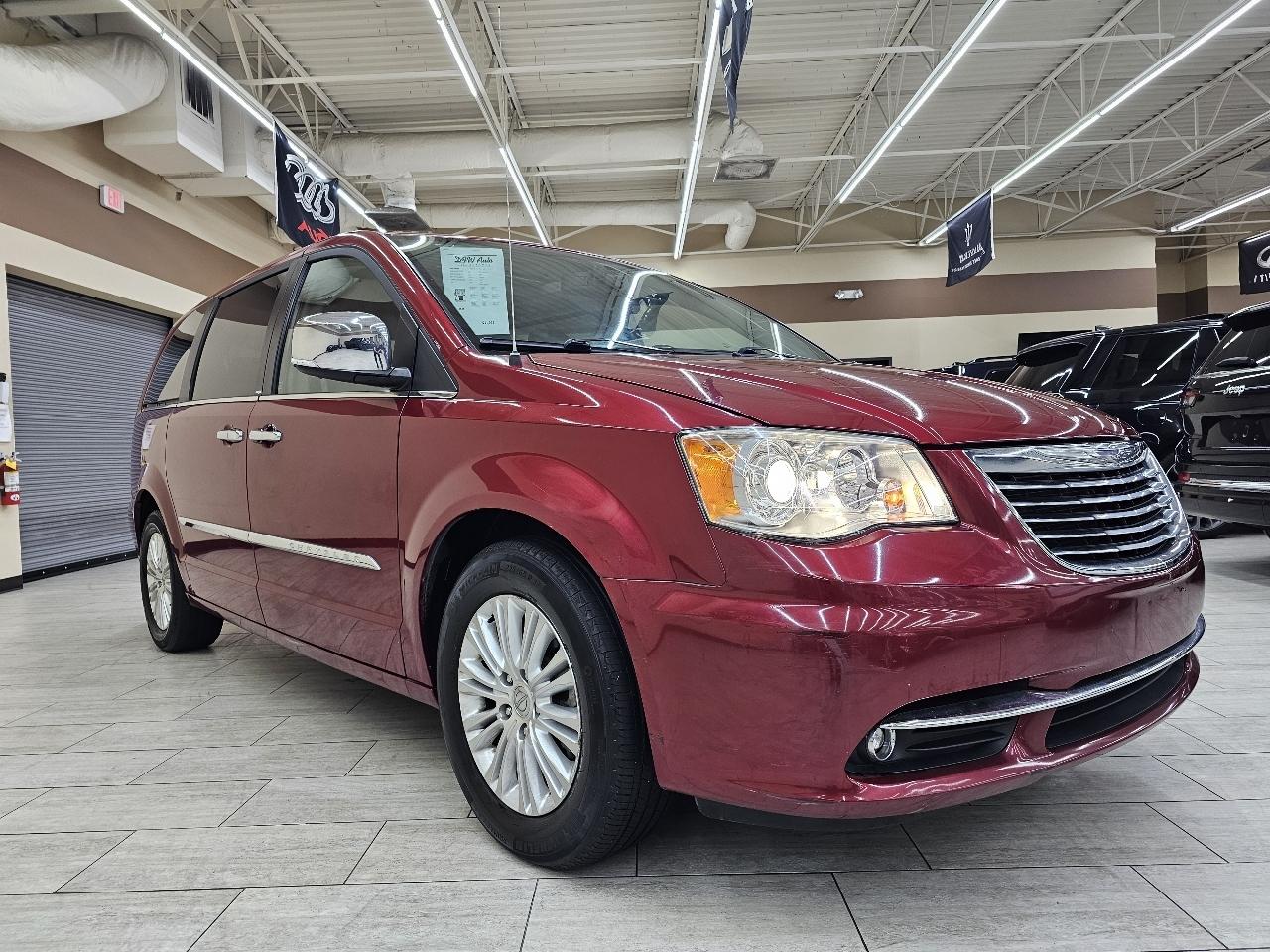 Chrysler Town & Country Limited 2013