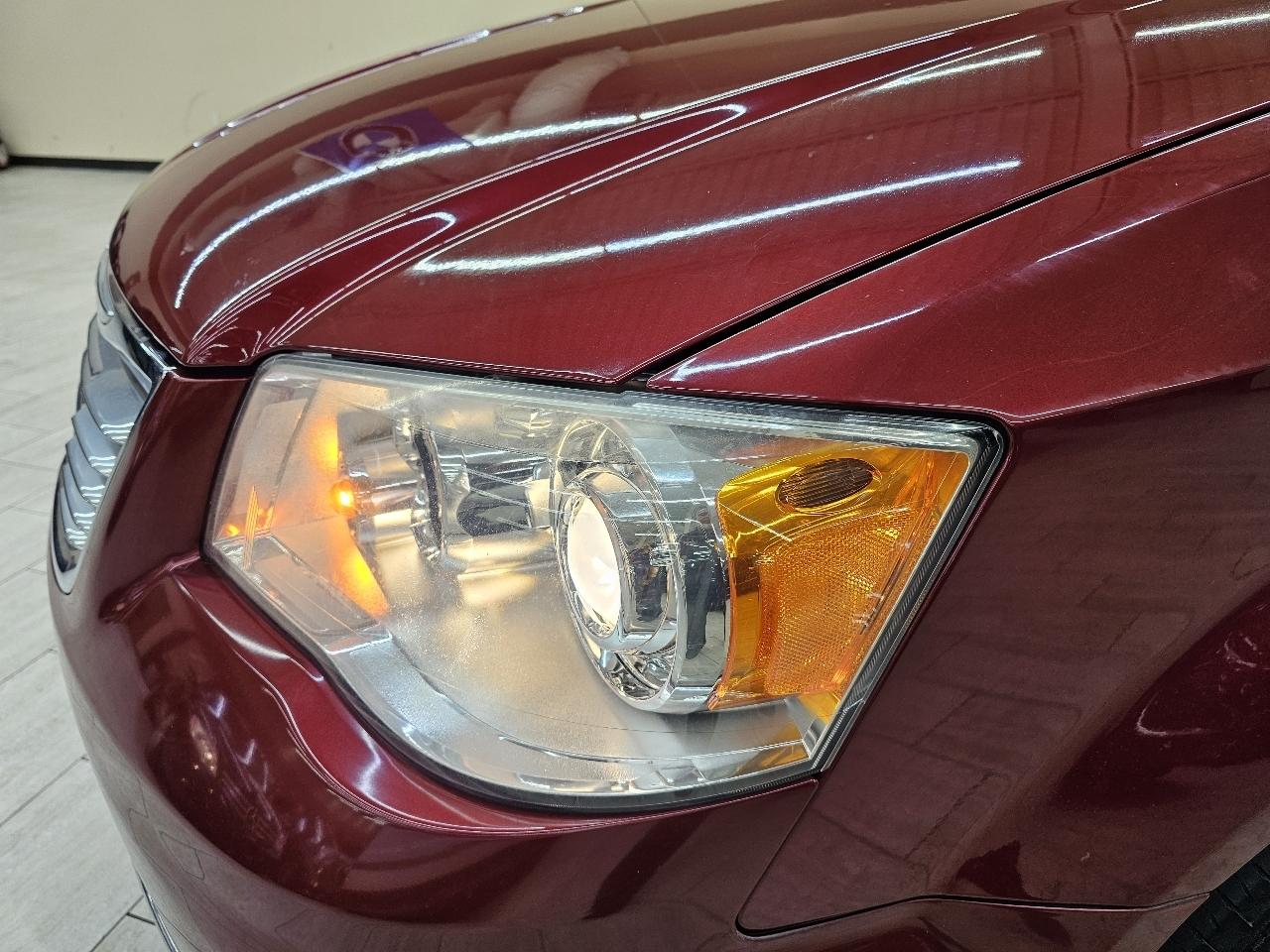 Chrysler Town & Country Limited 2013