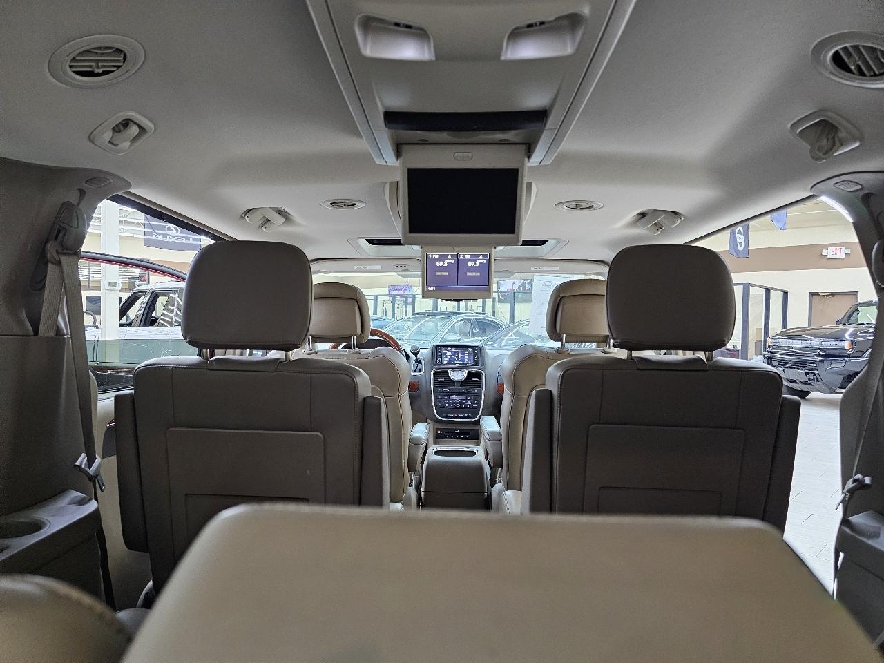 Chrysler Town & Country Limited 2013