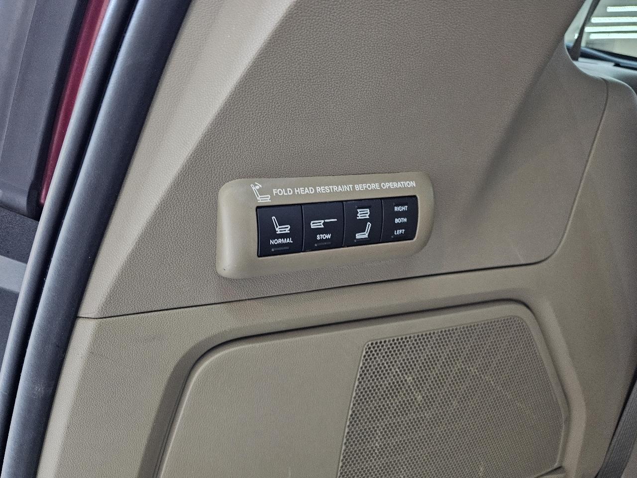 Chrysler Town & Country Limited 2013