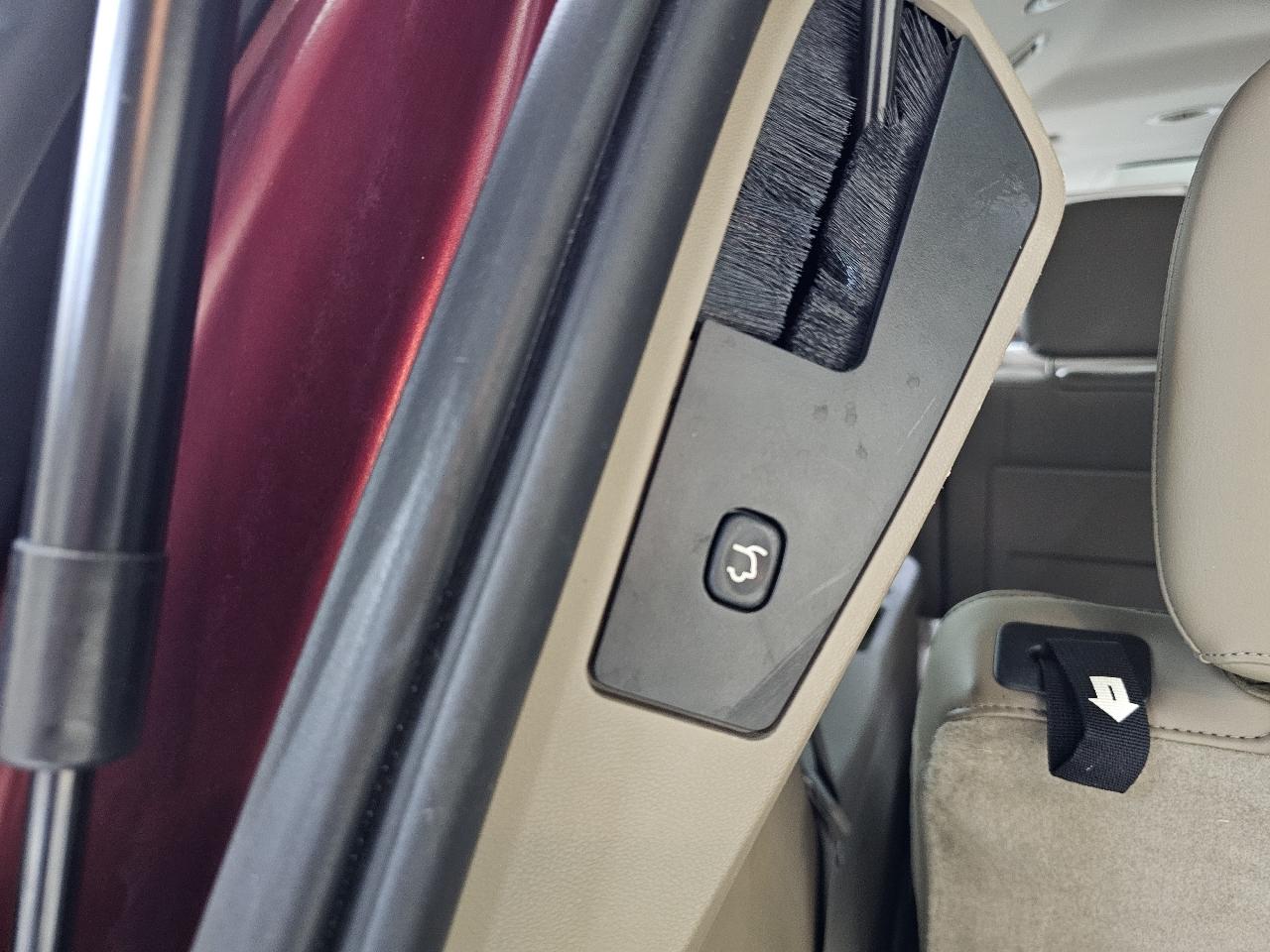 Chrysler Town & Country Limited 2013