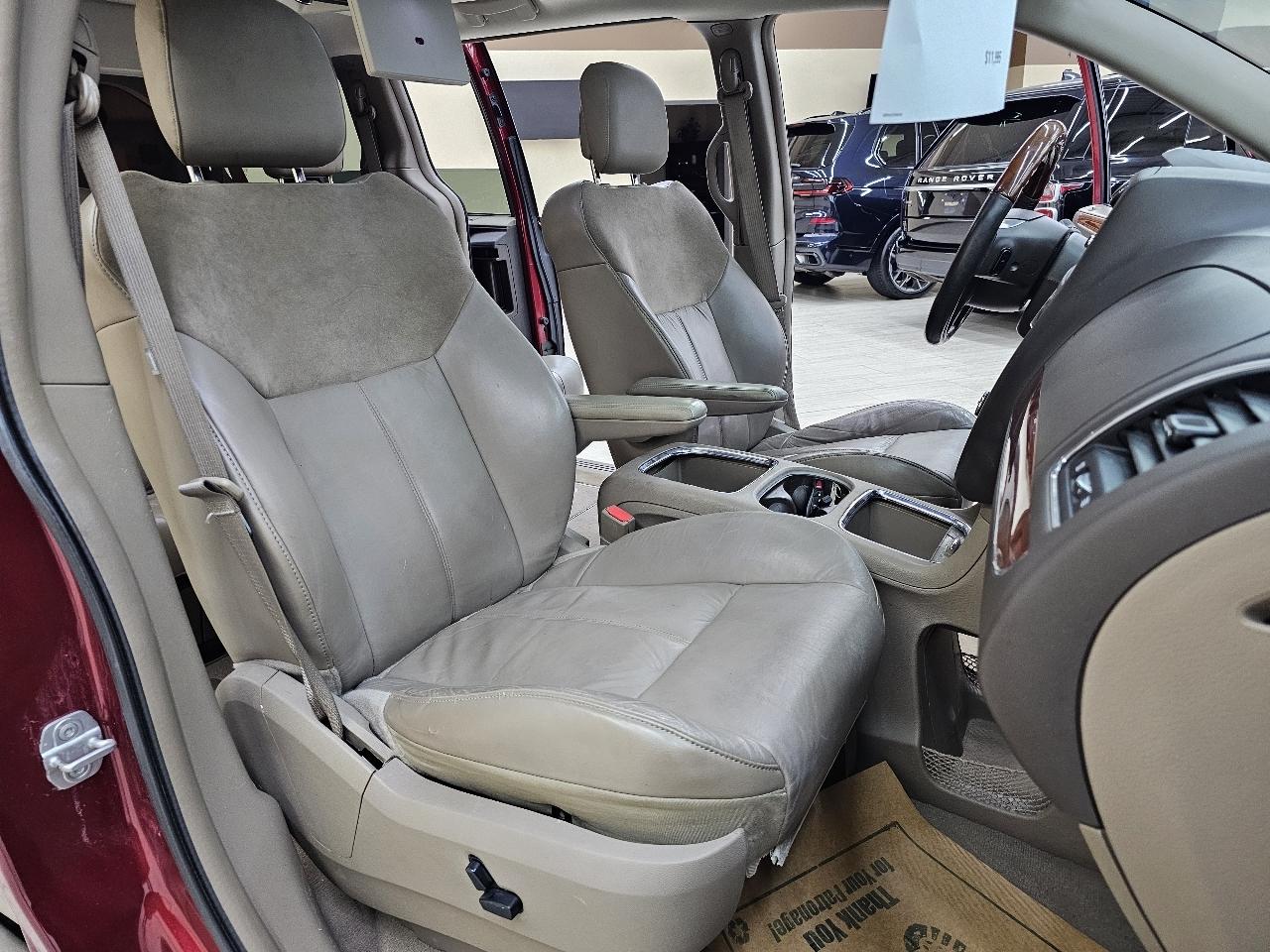 Chrysler Town & Country Limited 2013
