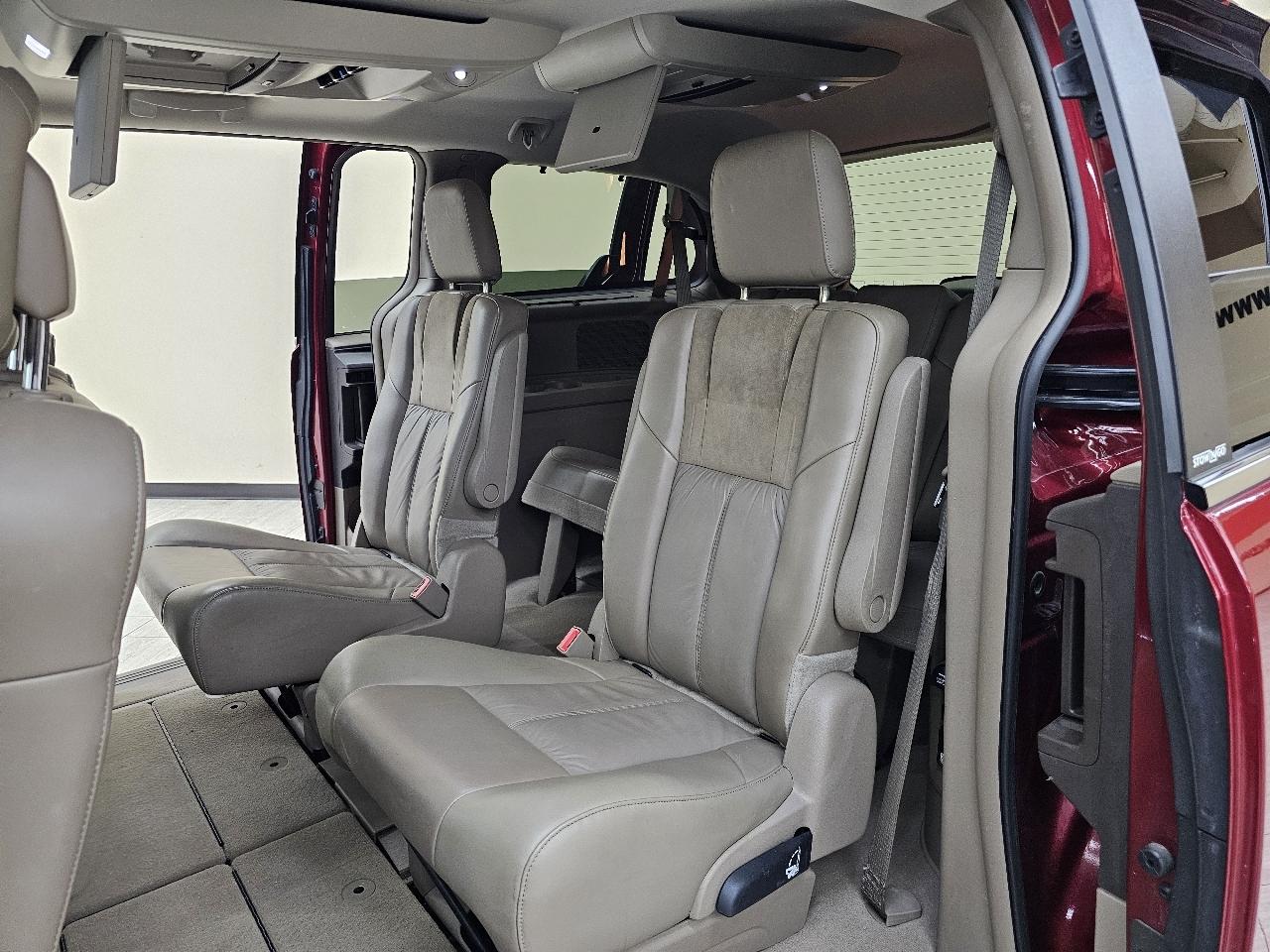 Chrysler Town & Country Limited 2013