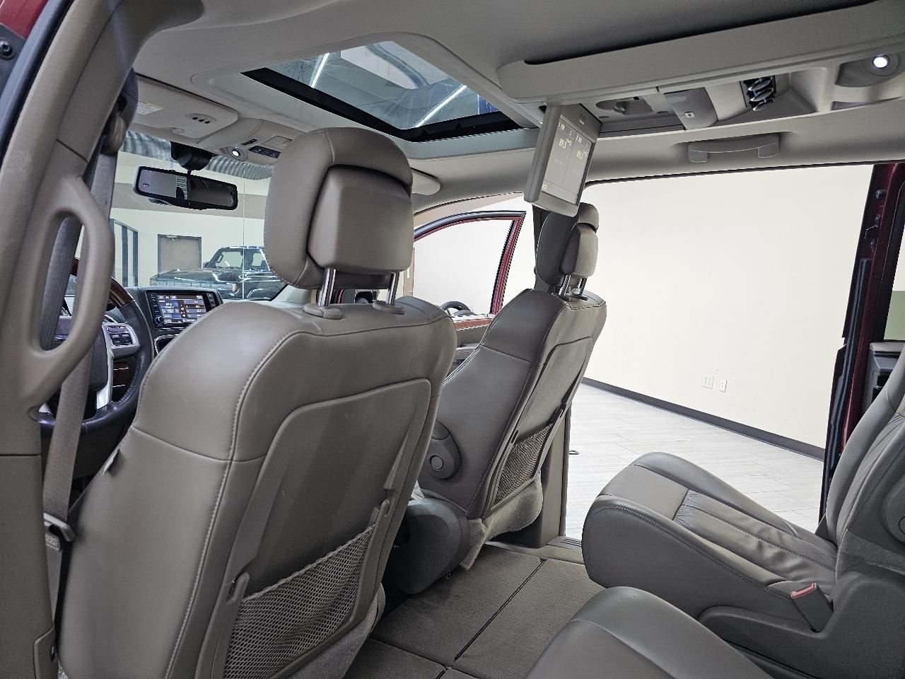 Chrysler Town & Country Limited 2013
