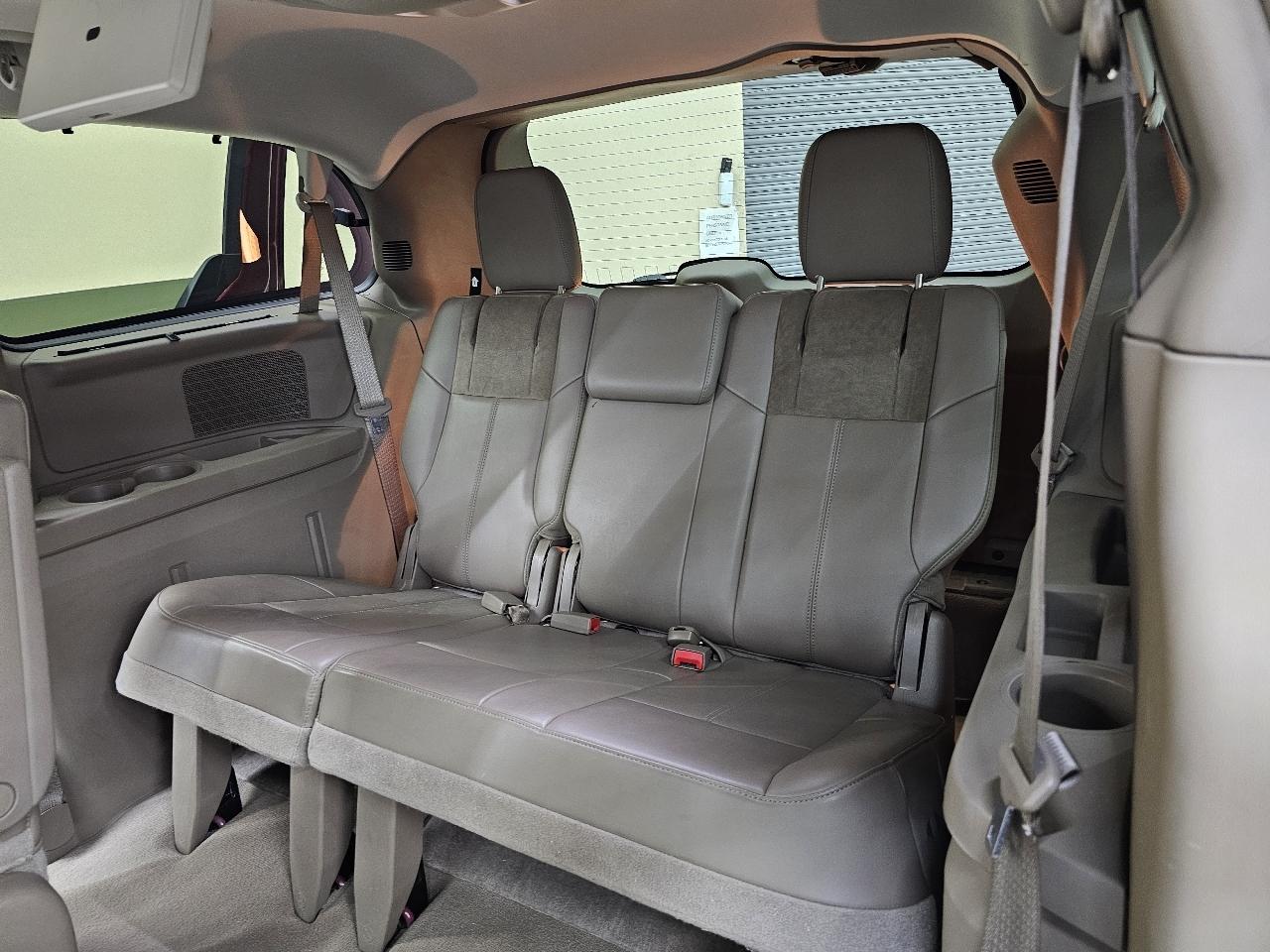 Chrysler Town & Country Limited 2013