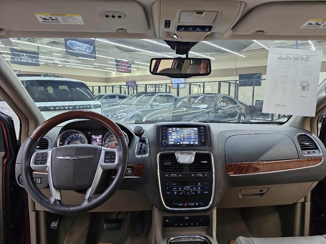 Chrysler Town & Country Limited 2013