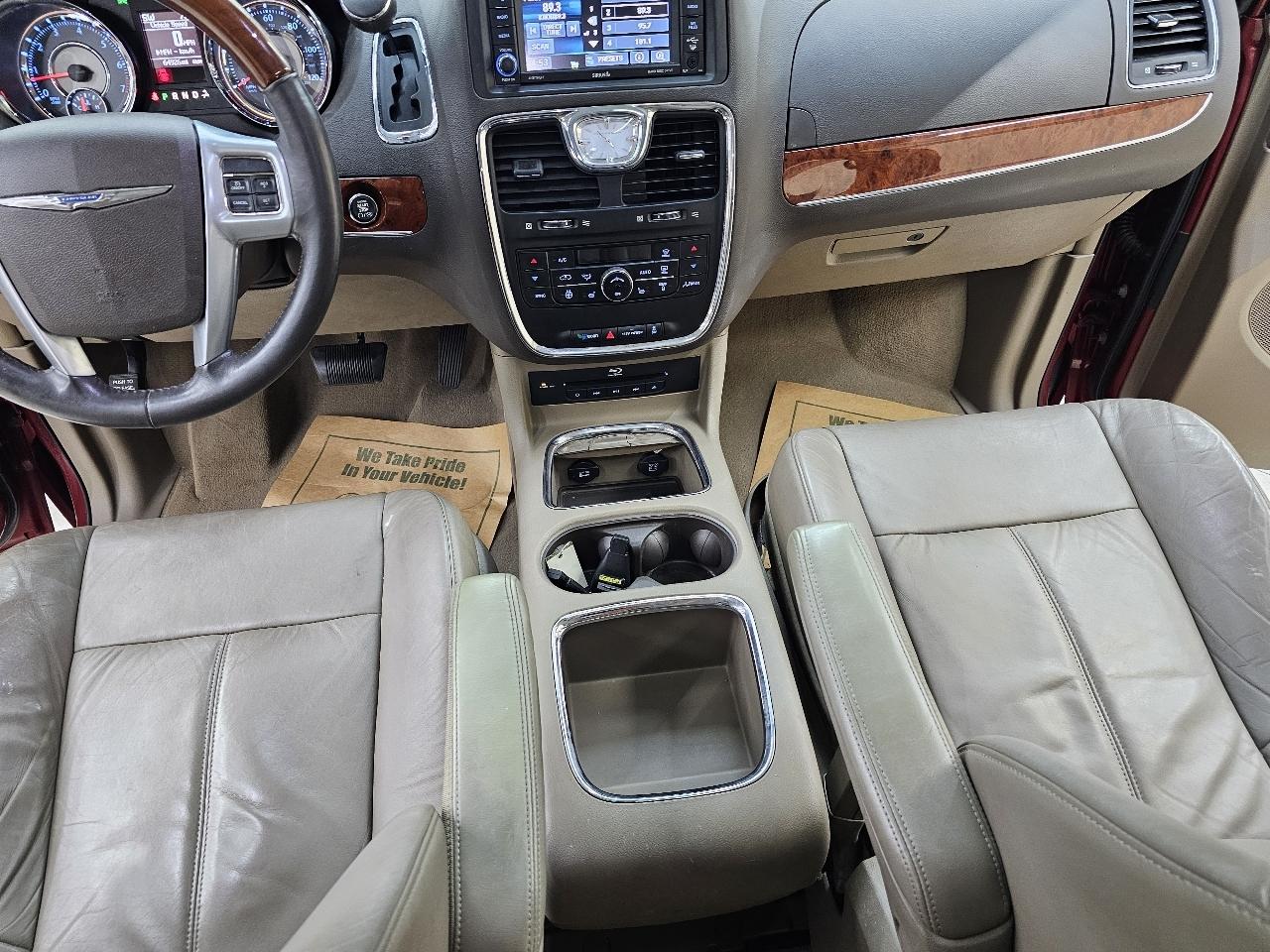 Chrysler Town & Country Limited 2013