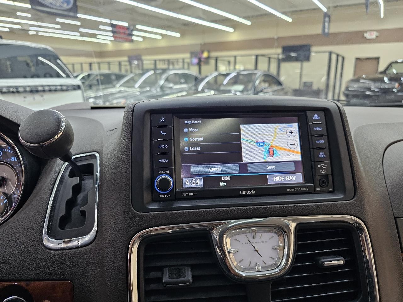 Chrysler Town & Country Limited 2013