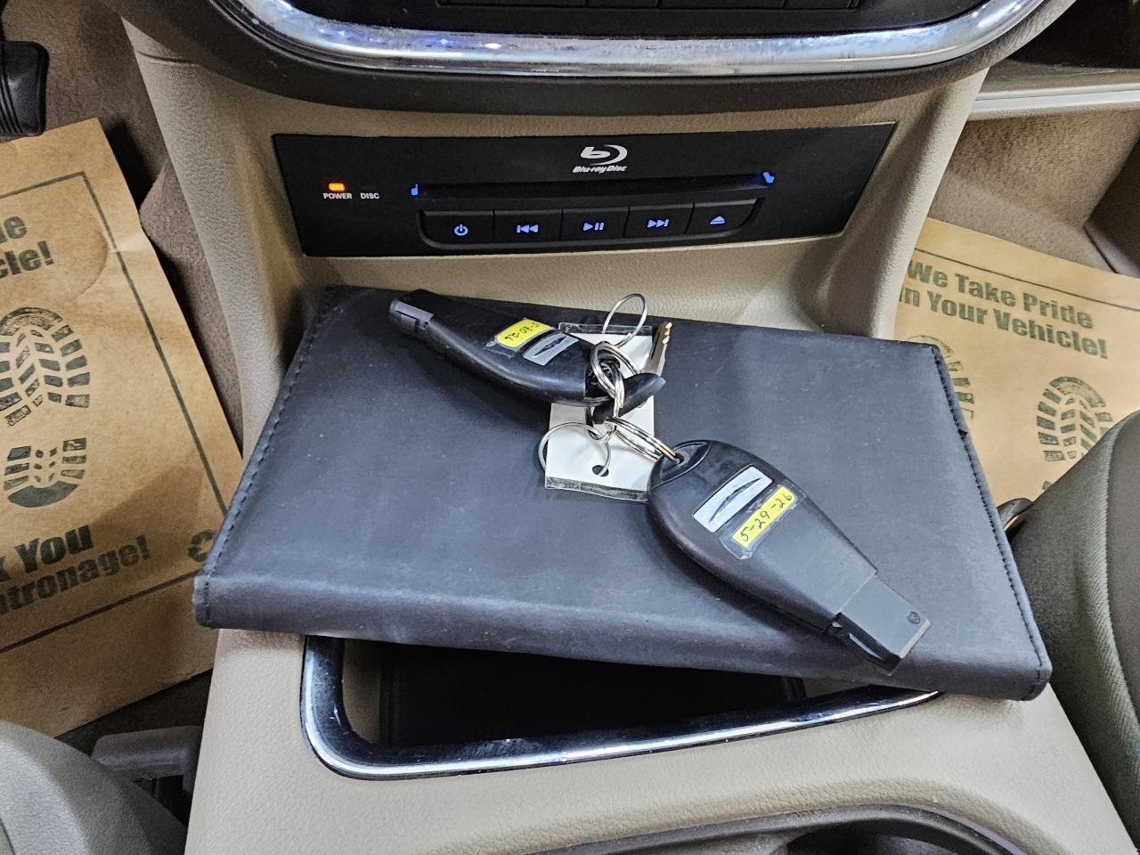 Chrysler Town & Country Limited 2013