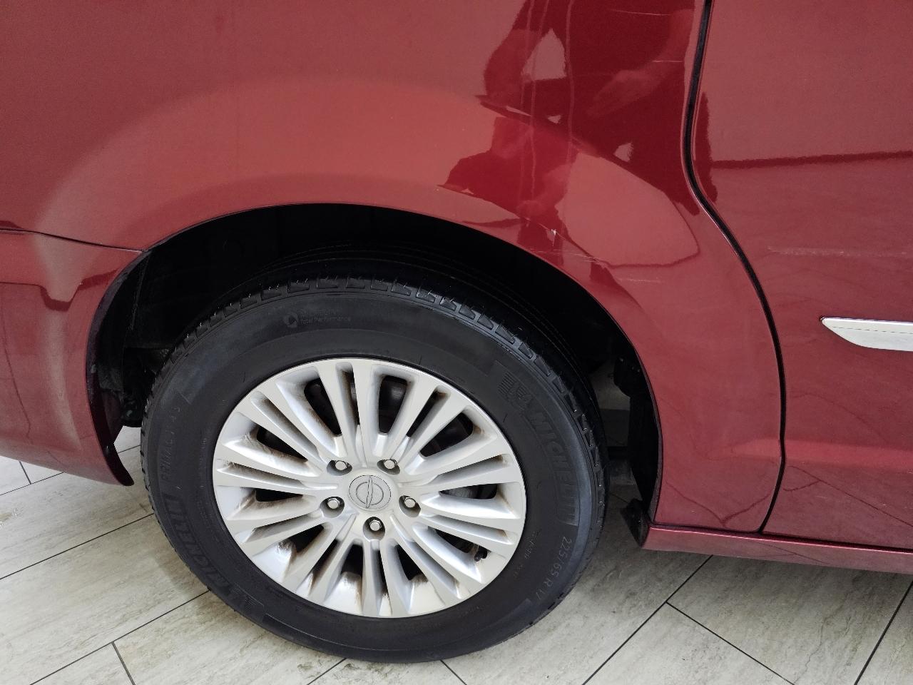 Chrysler Town & Country Limited 2013