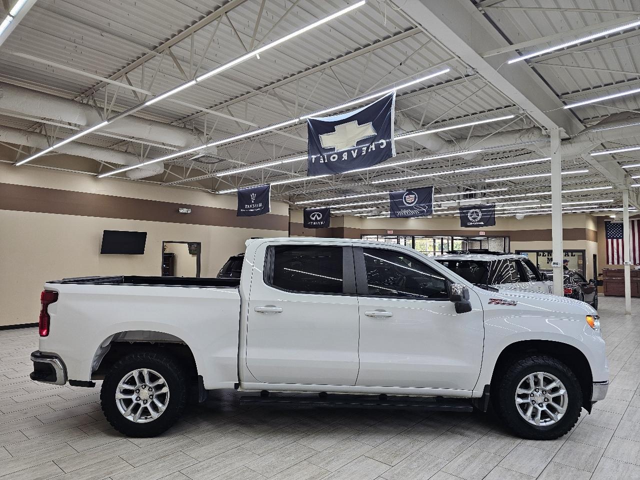Chevrolet Silverado 1500 LT Crew Cab 4WD 2023