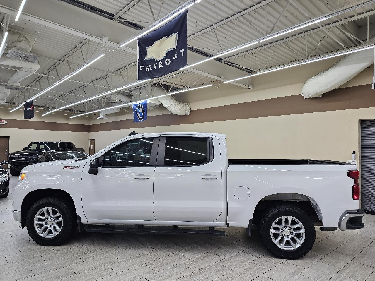 Chevrolet Silverado 1500 LT Crew Cab 4WD 2023