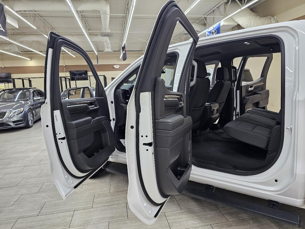 Chevrolet Silverado 1500 LT Crew Cab 4WD 2023