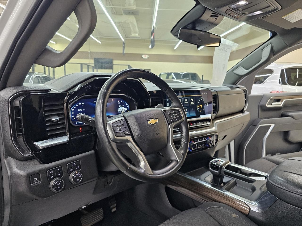 Chevrolet Silverado 1500 LT Crew Cab 4WD 2023