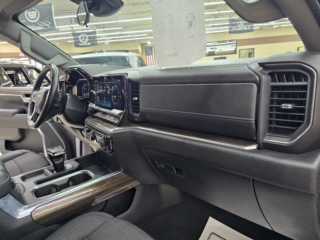 Chevrolet Silverado 1500 LT Crew Cab 4WD 2023