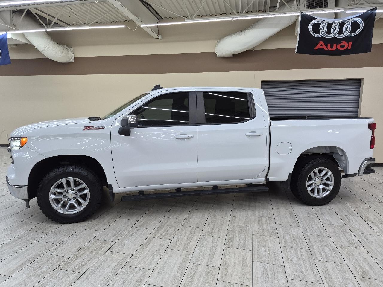 Chevrolet Silverado 1500 LT Crew Cab 4WD 2023