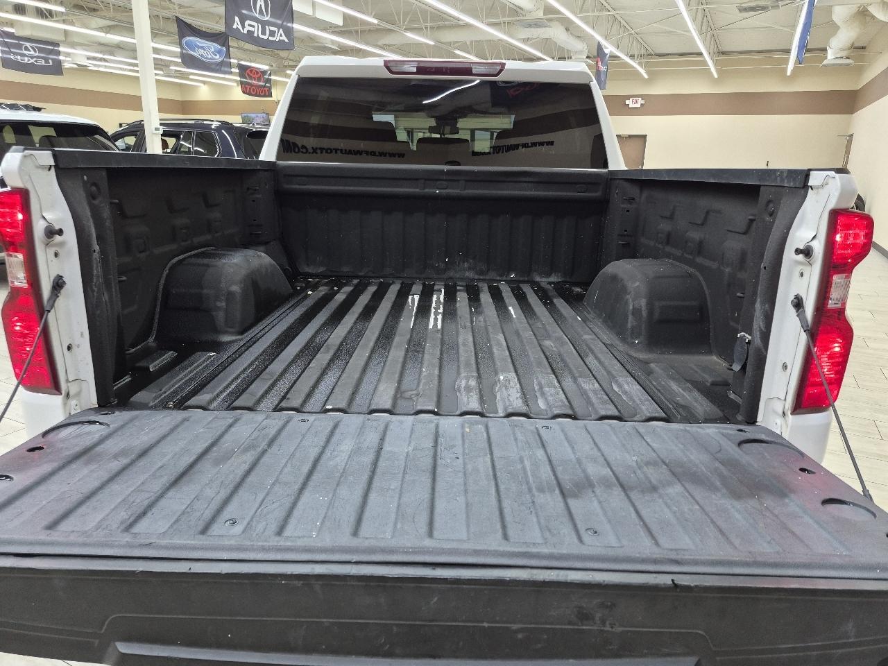 Chevrolet Silverado 1500 LT Crew Cab 4WD 2023