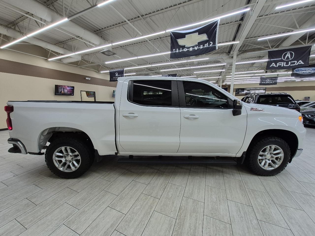Chevrolet Silverado 1500 LT Crew Cab 4WD 2023