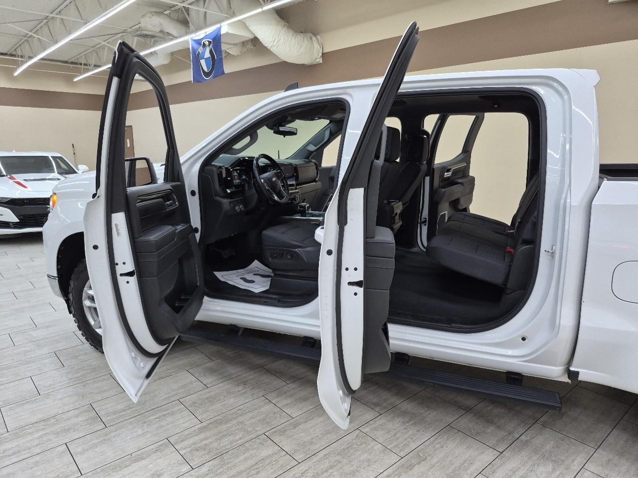 Chevrolet Silverado 1500 LT Crew Cab 4WD 2023