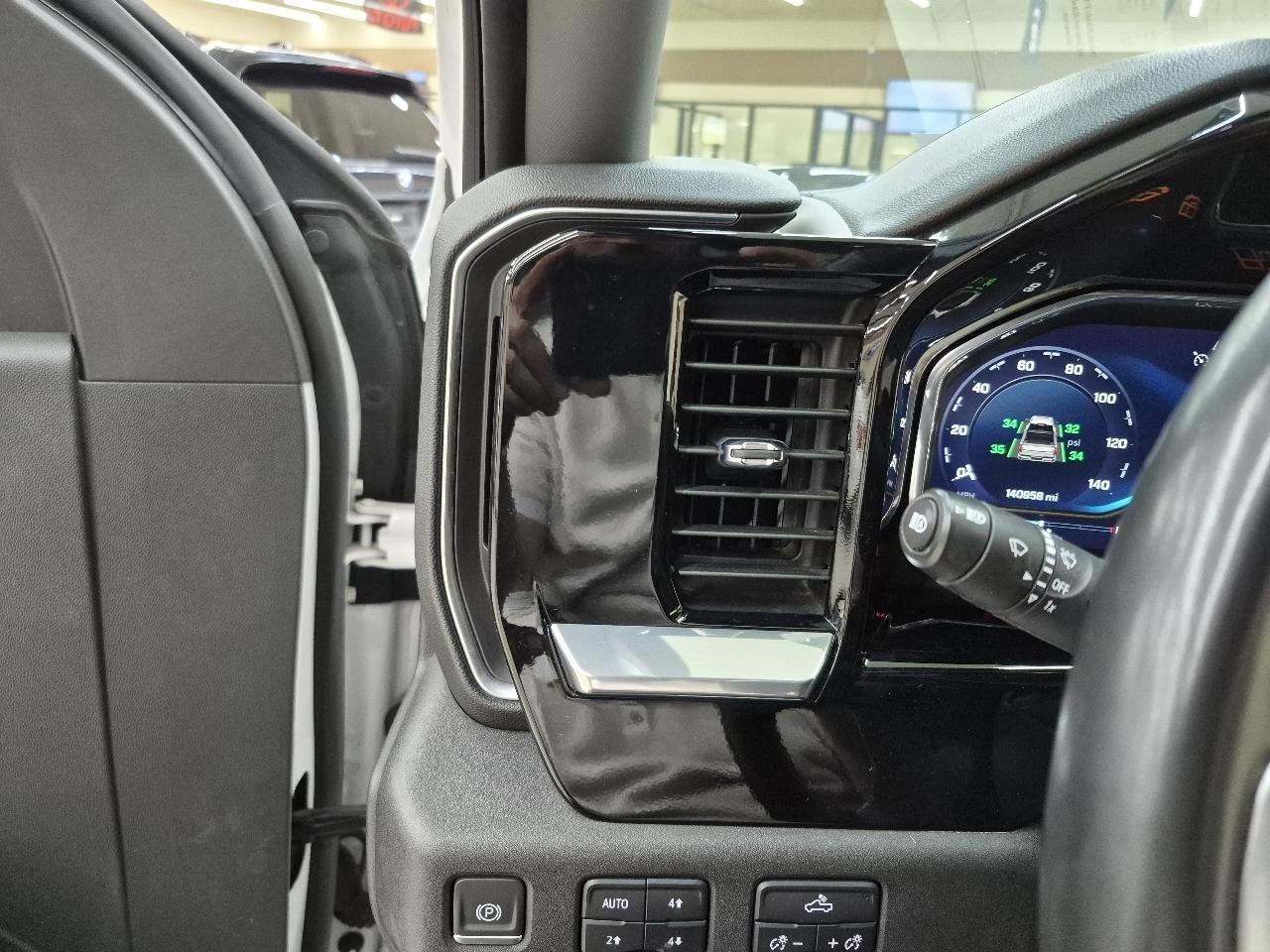 Chevrolet Silverado 1500 LT Crew Cab 4WD 2023