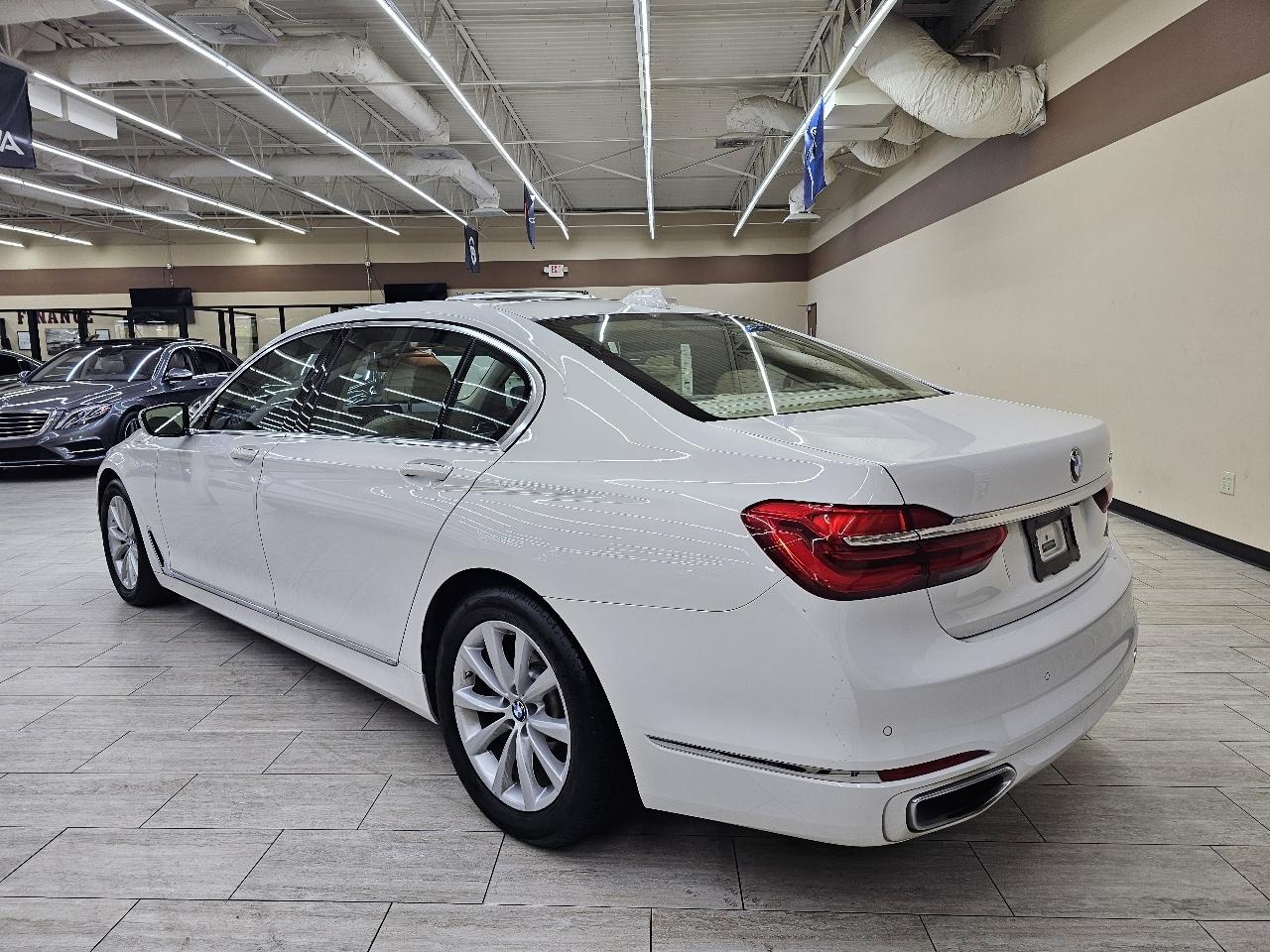 BMW 7-Series 740i 2019