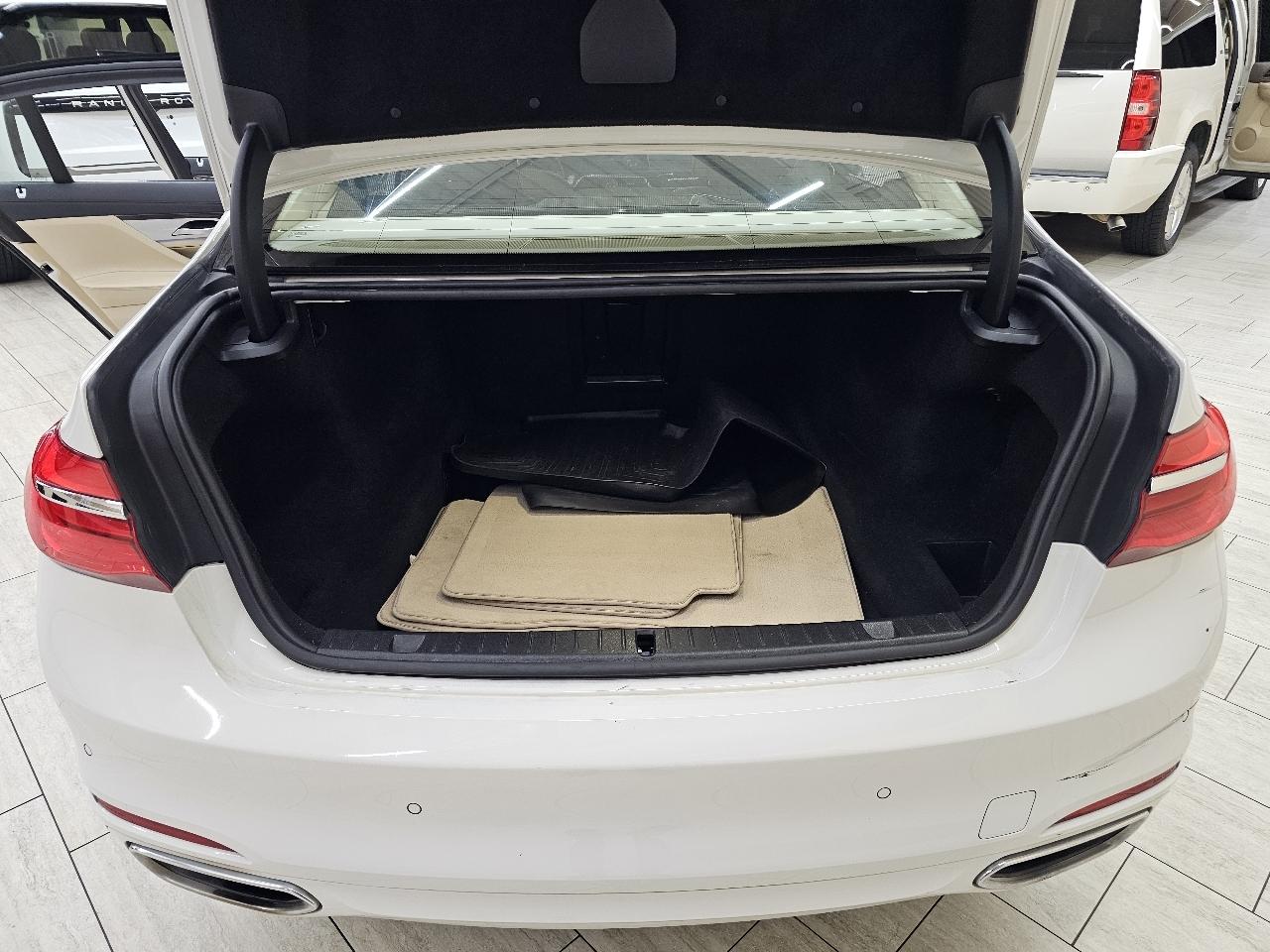 BMW 7-Series 740i 2019