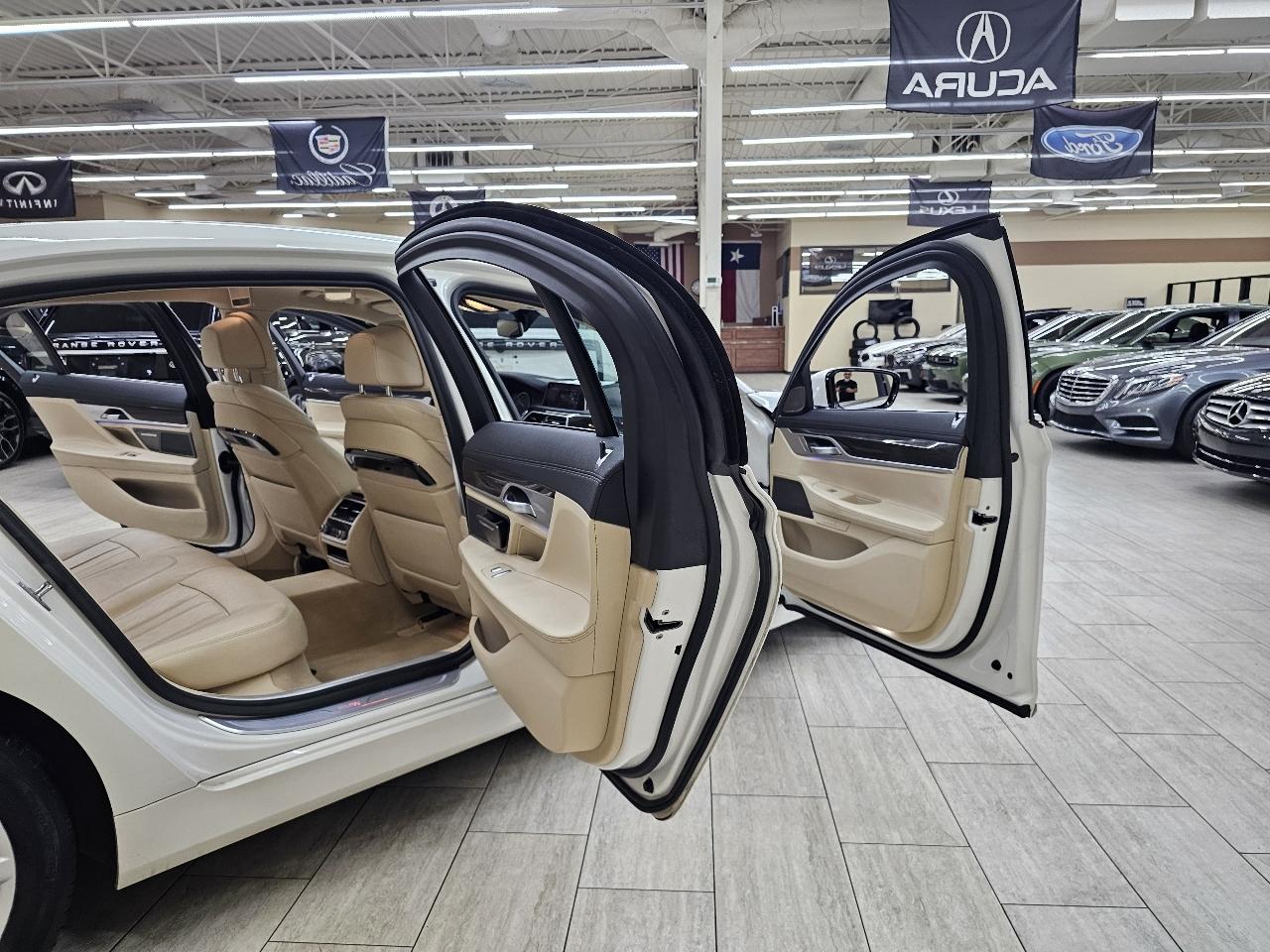 BMW 7-Series 740i 2019