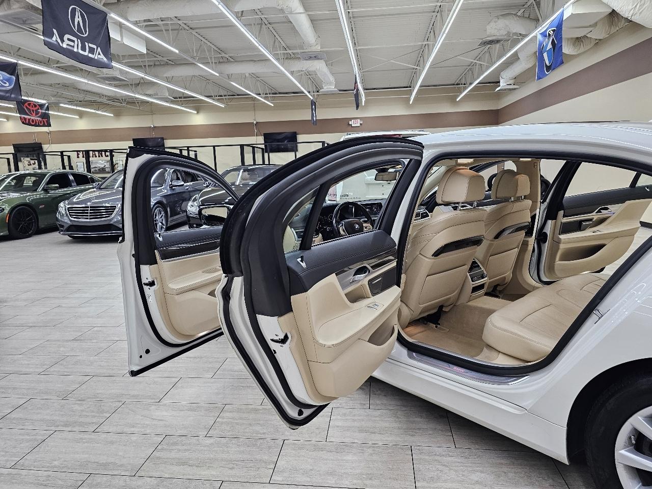 BMW 7-Series 740i 2019
