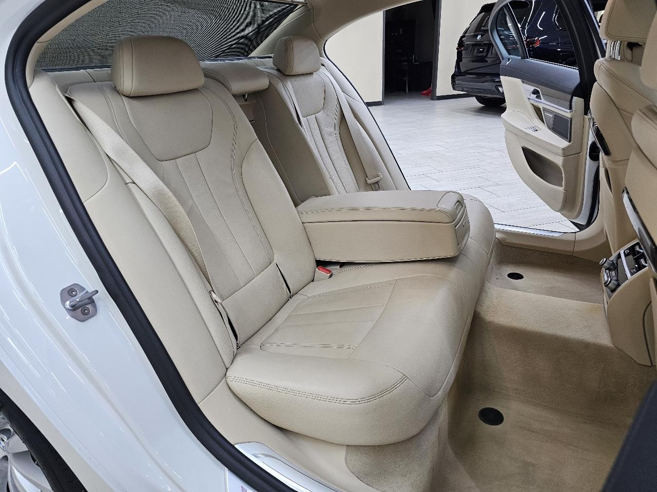 BMW 7-Series 740i 2019