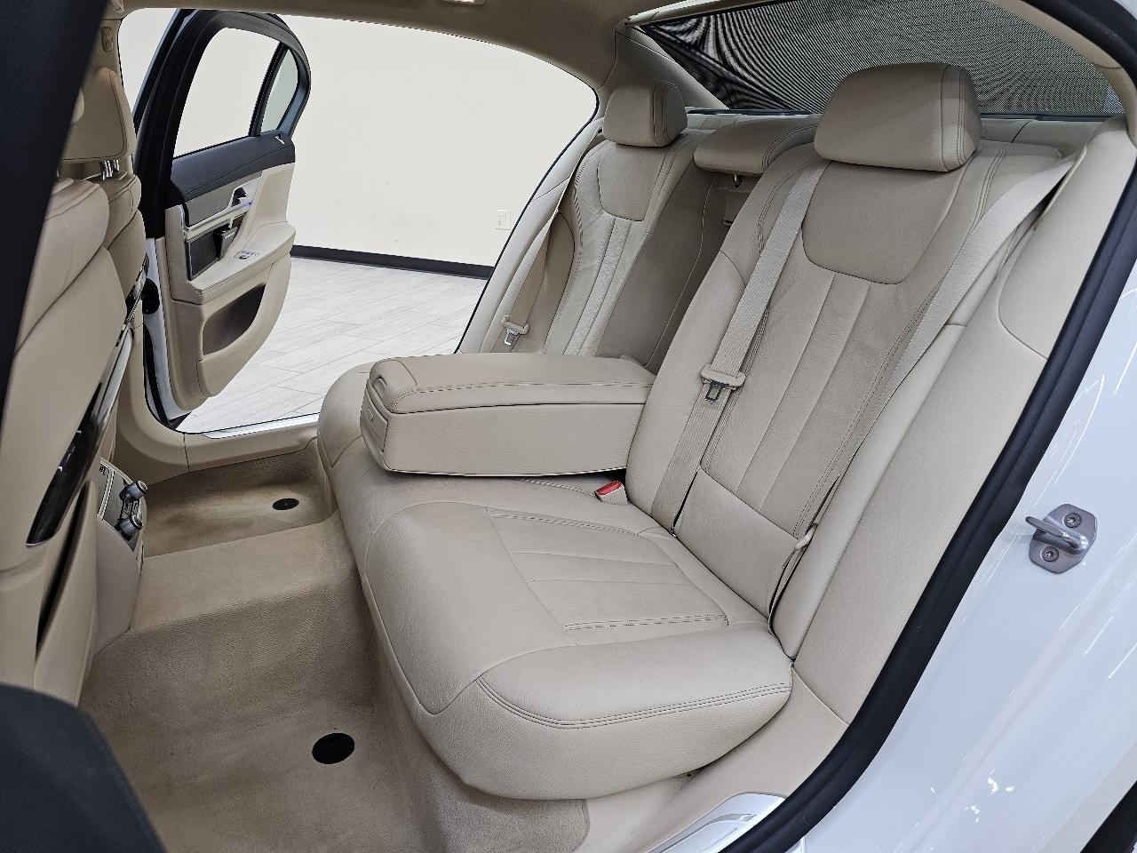 BMW 7-Series 740i 2019