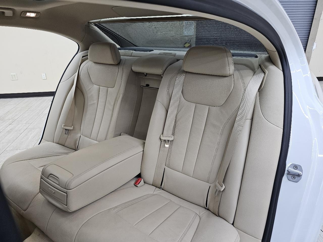 BMW 7-Series 740i 2019