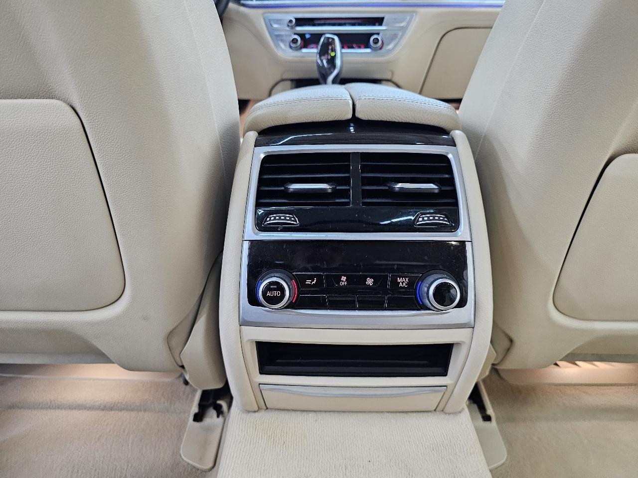 BMW 7-Series 740i 2019