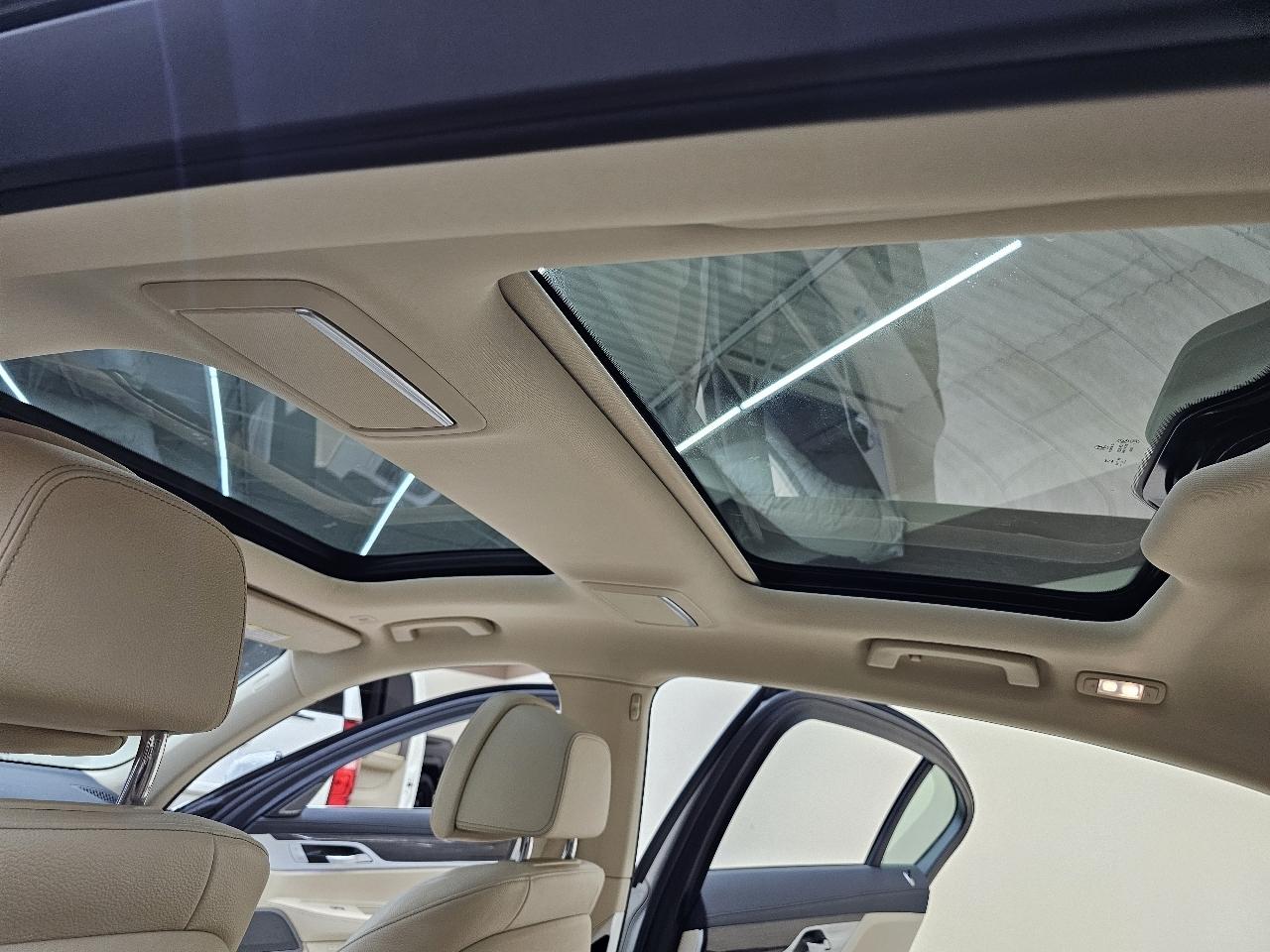 BMW 7-Series 740i 2019