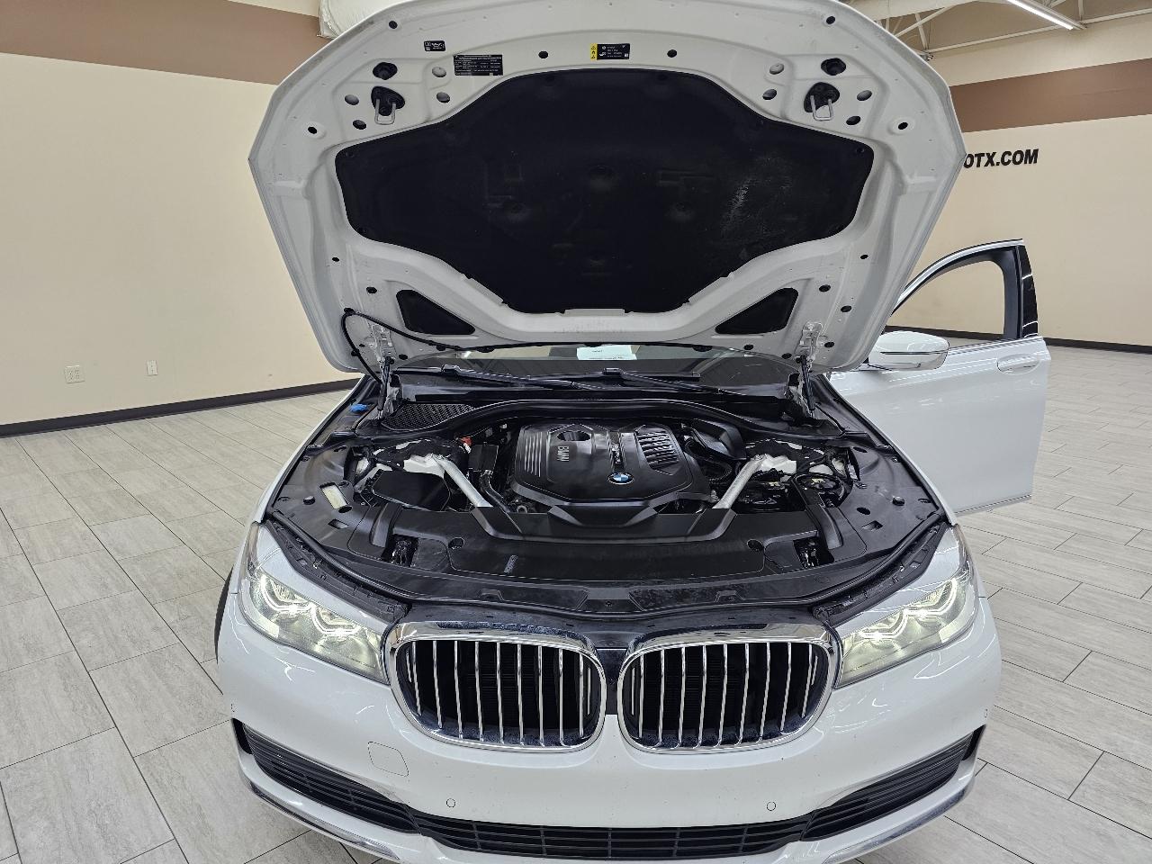 BMW 7-Series 740i 2019