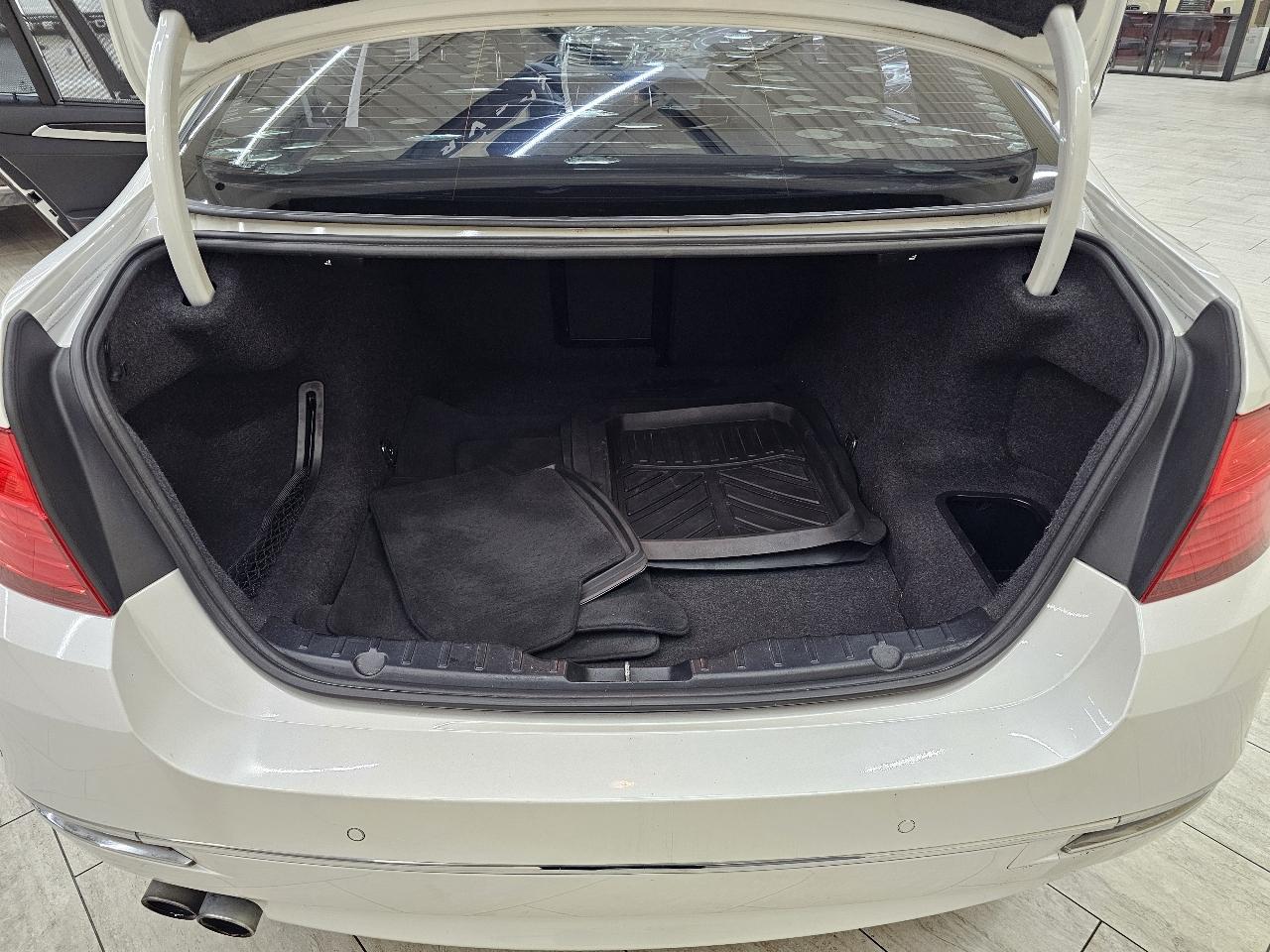 BMW 5-Series 528i 2016