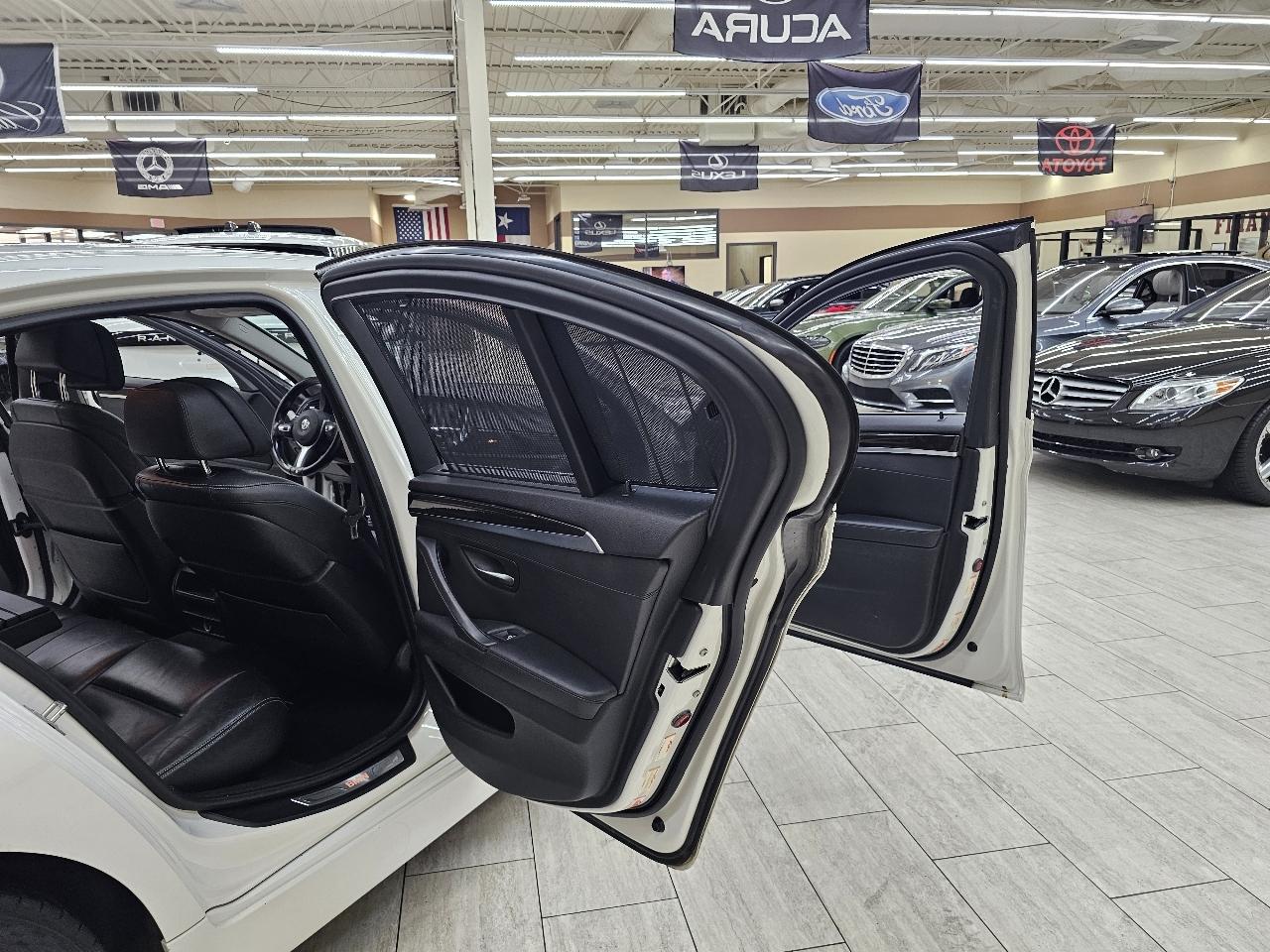 BMW 5-Series 528i 2016