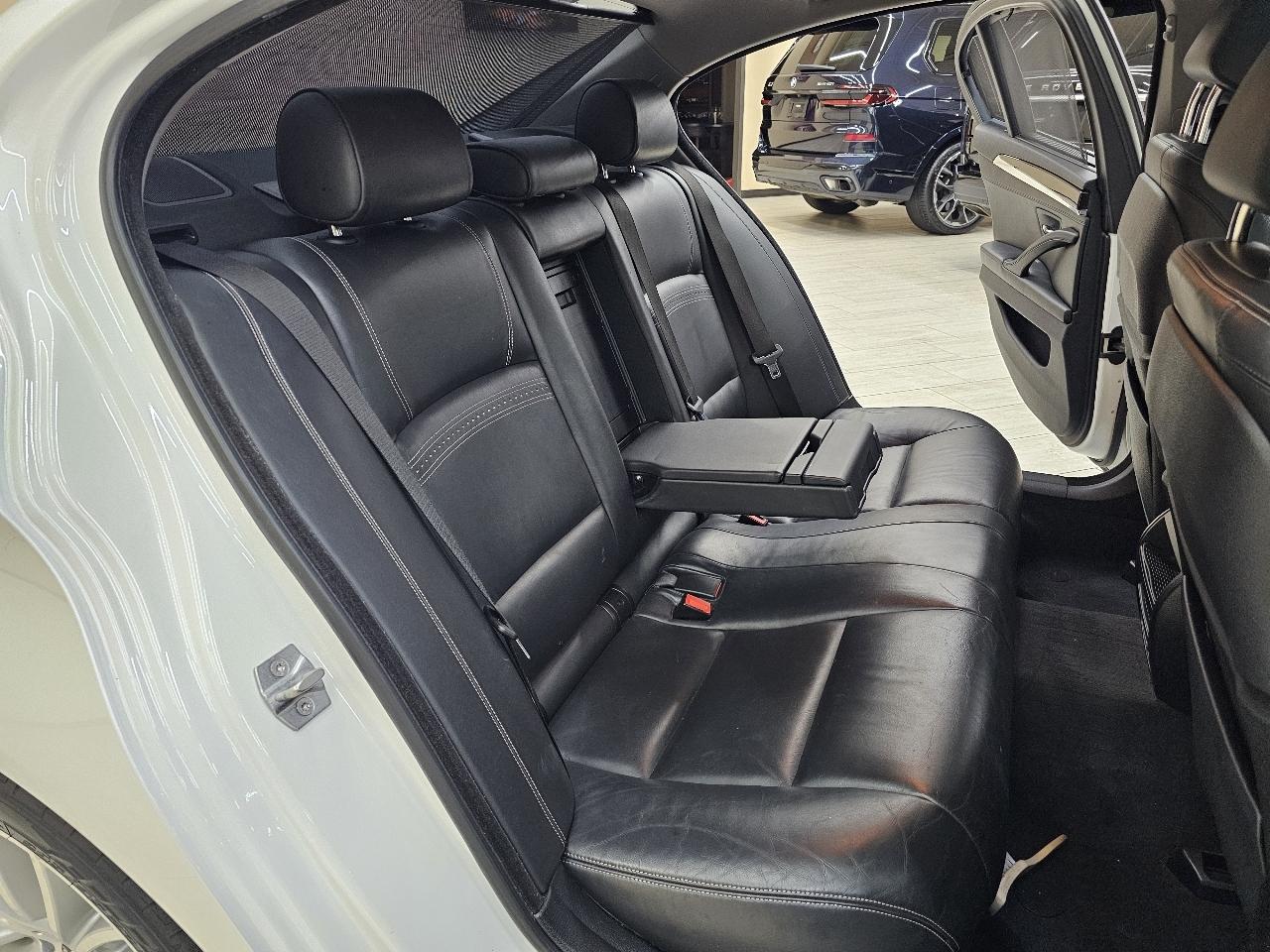 BMW 5-Series 528i 2016