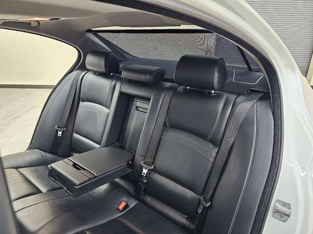 BMW 5-Series 528i 2016