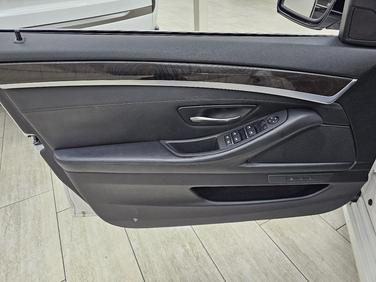 BMW 5-Series 528i 2016