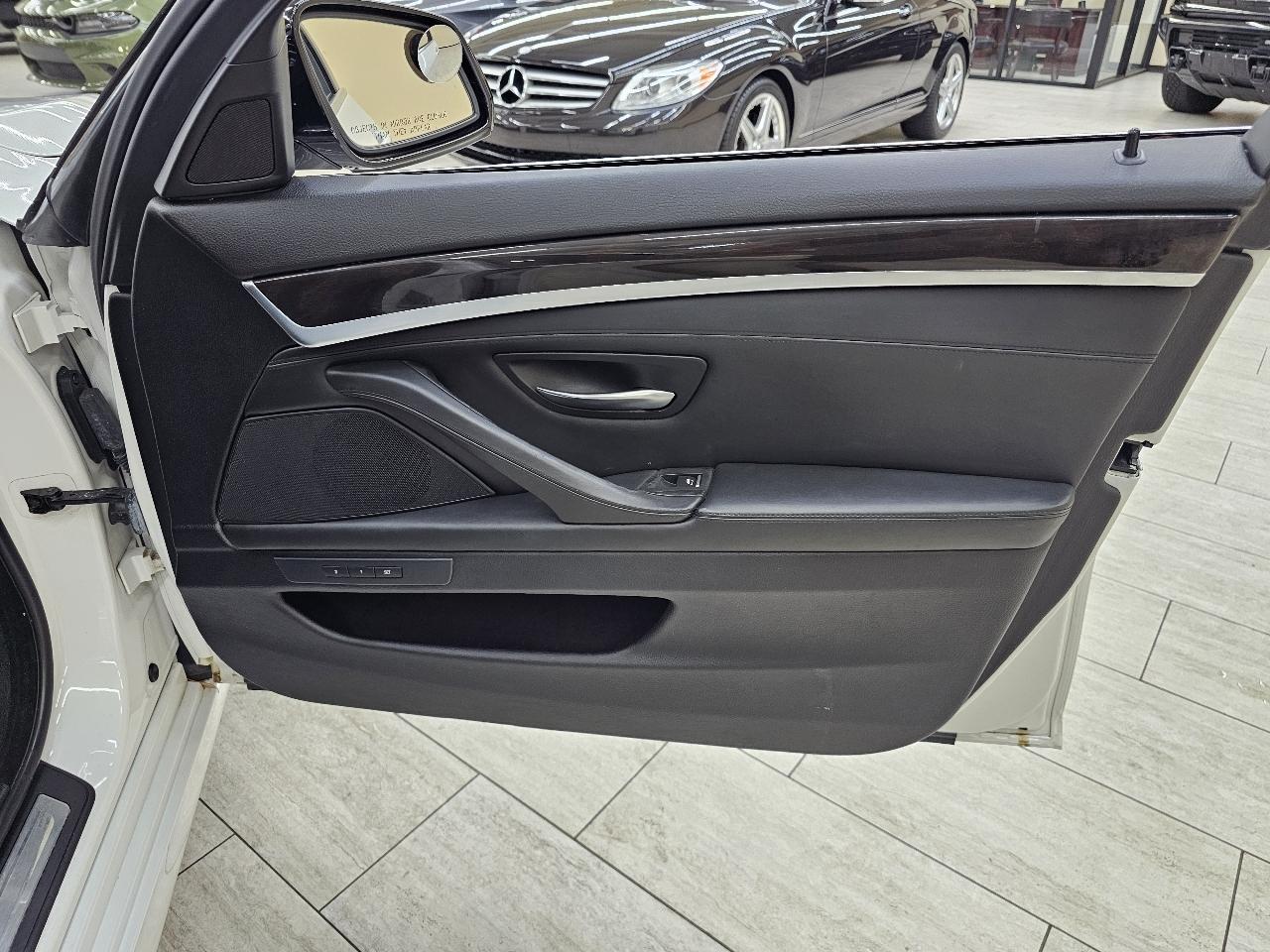 BMW 5-Series 528i 2016