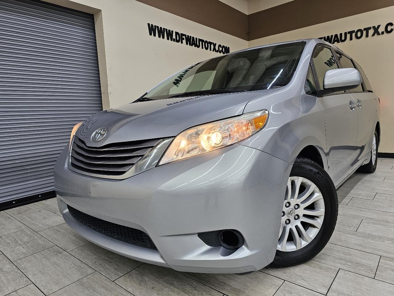 Toyota Sienna XLE FWD 8-Passenger V6 2015