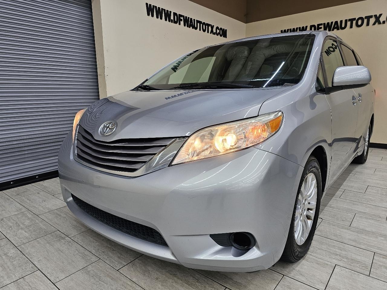 Toyota Sienna XLE FWD 8-Passenger V6 2015