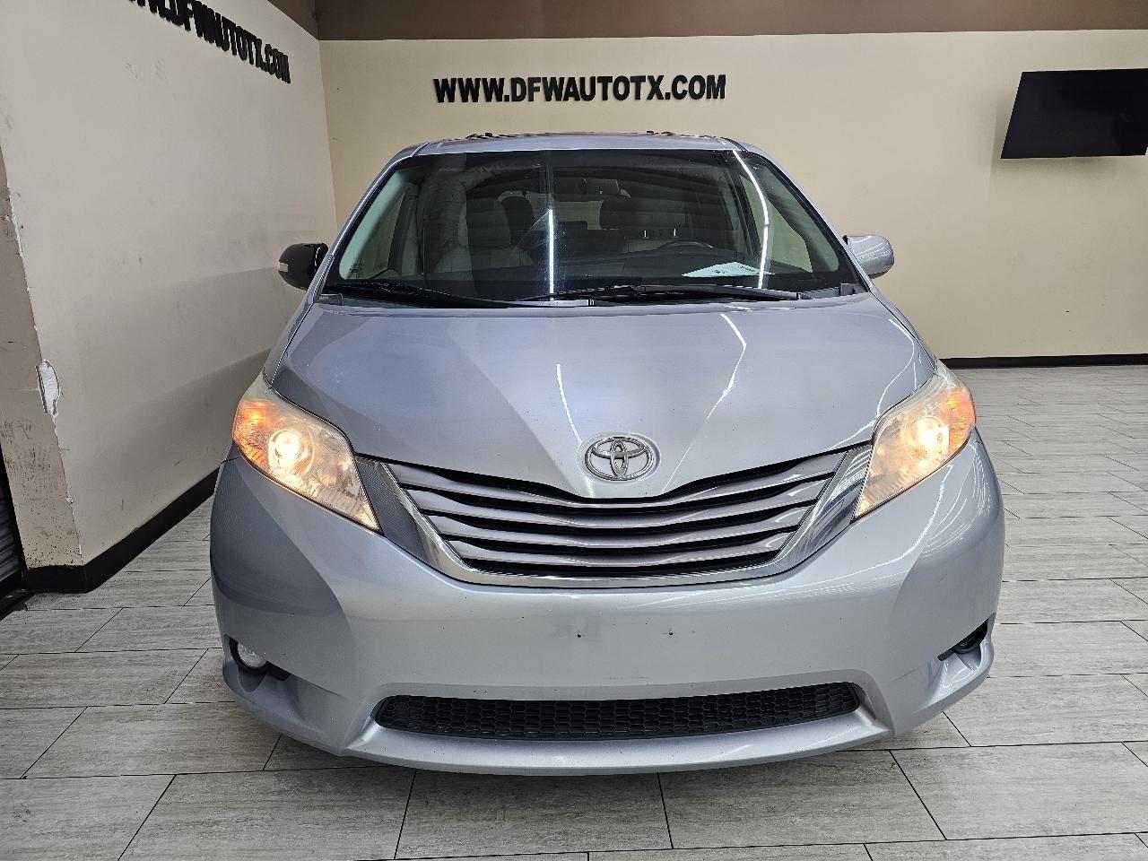 Toyota Sienna XLE FWD 8-Passenger V6 2015