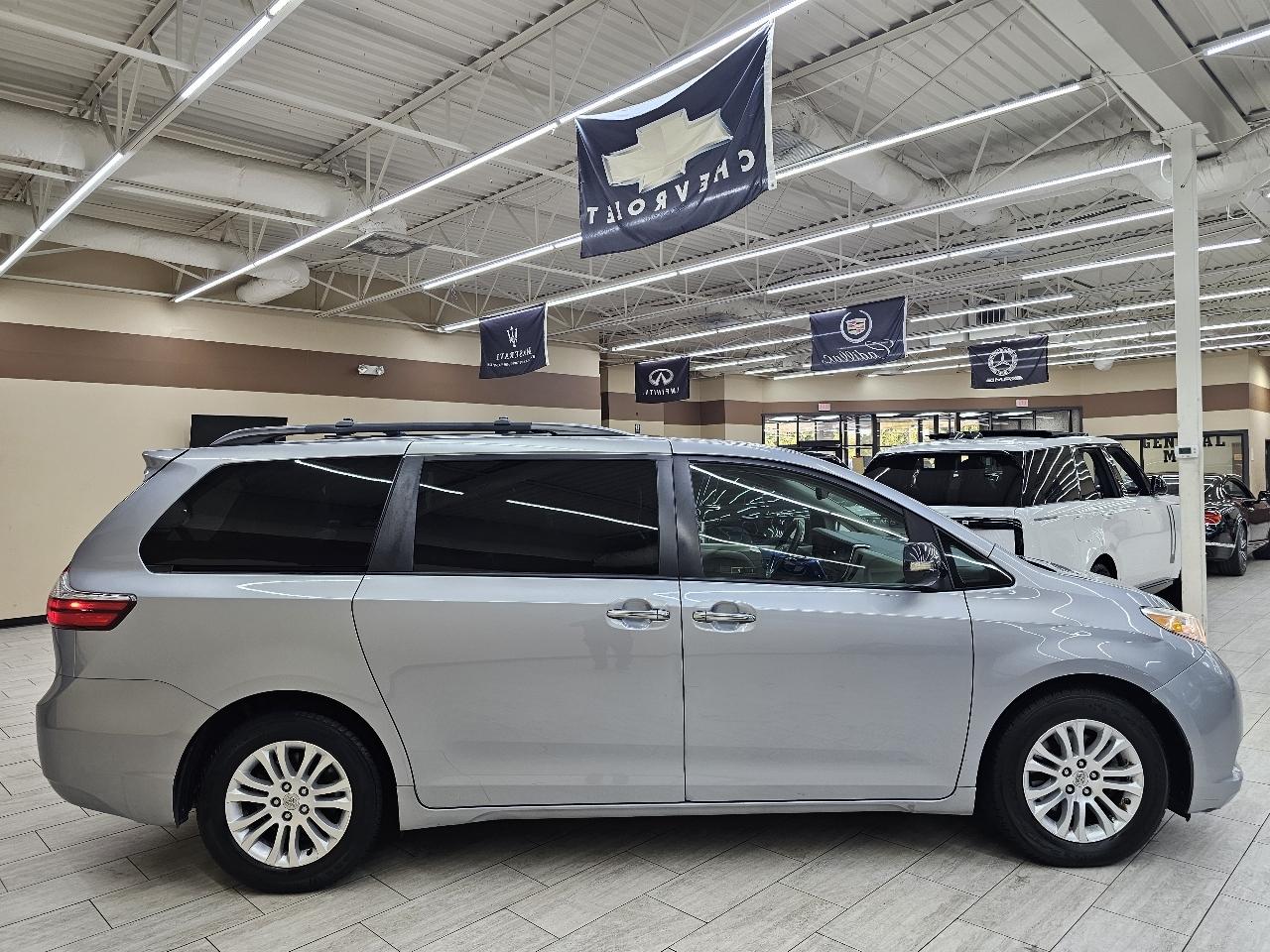 Toyota Sienna XLE FWD 8-Passenger V6 2015