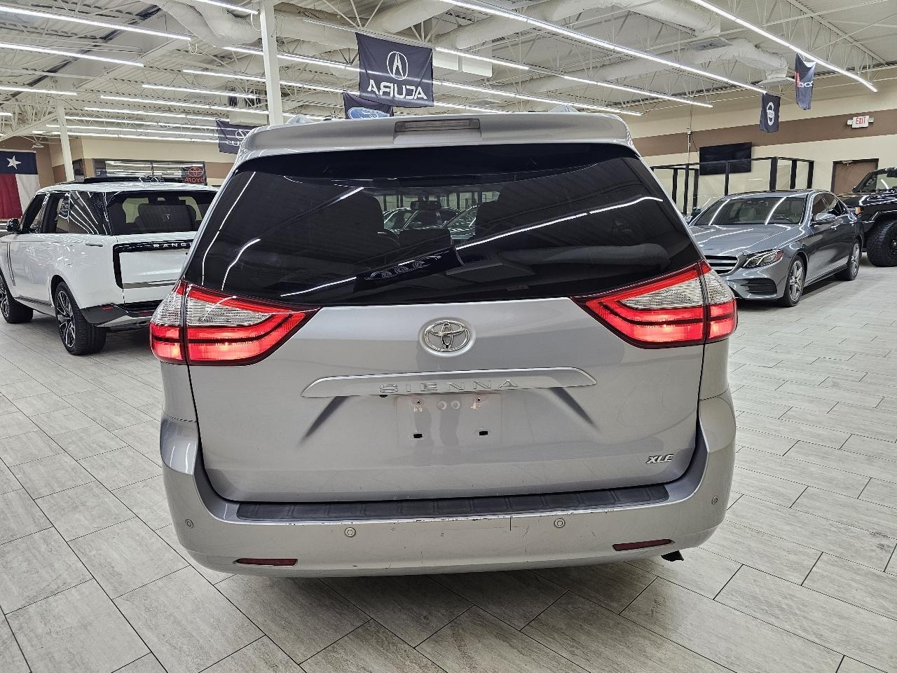 Toyota Sienna XLE FWD 8-Passenger V6 2015